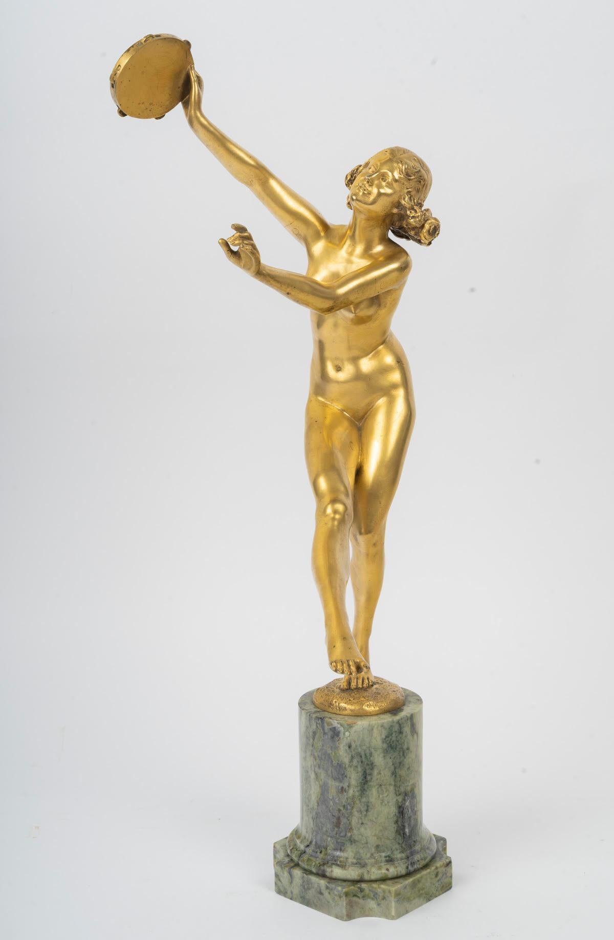 Ballerina con tamburello, scultura in bronzo dorato, periodo Art Déco, circa 1930. in vendita 2