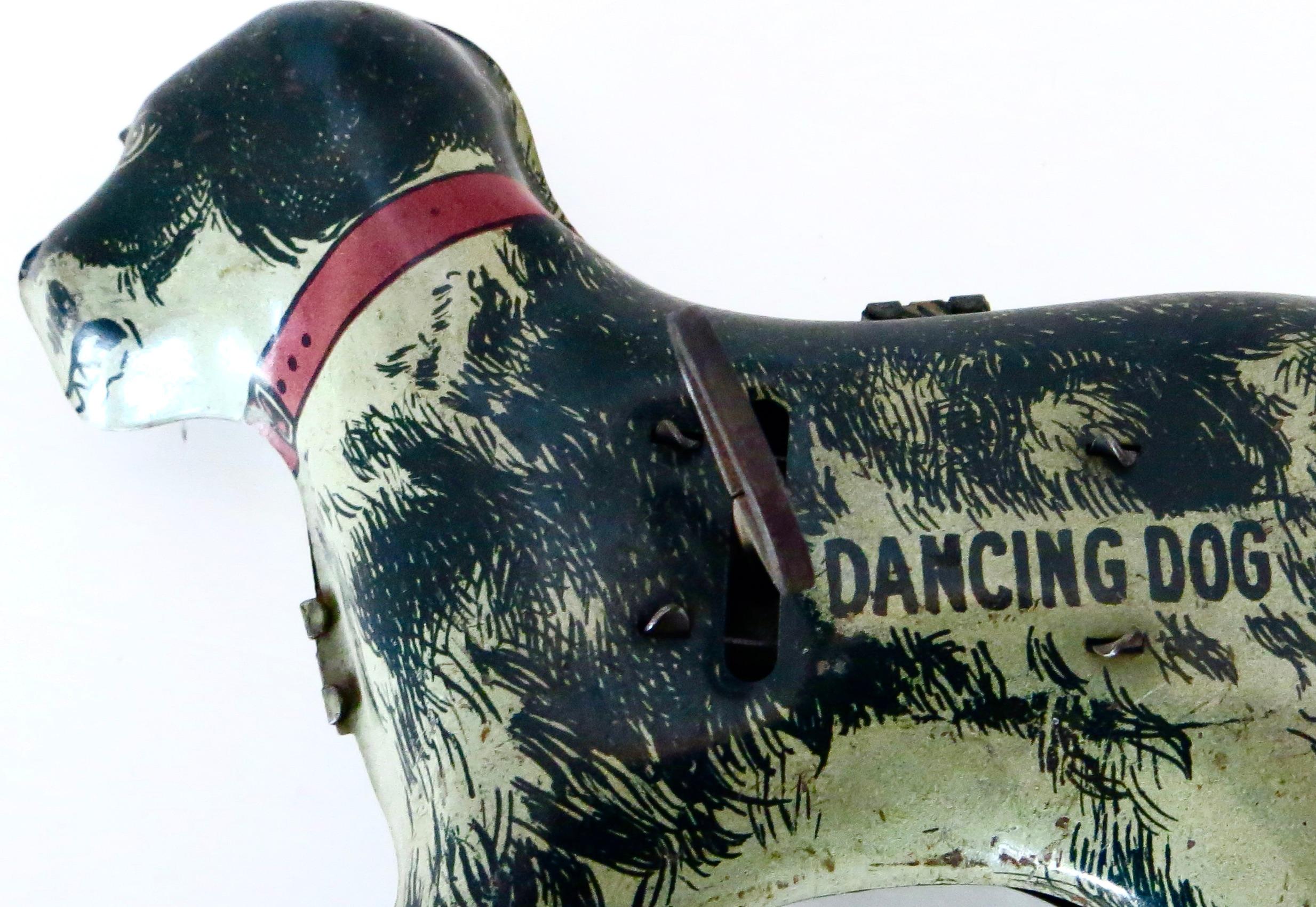 „Dancing Dog“ Vintage Windup-Spielzeug. Amerikaner, CIRCA 1925 (Zinn) im Angebot