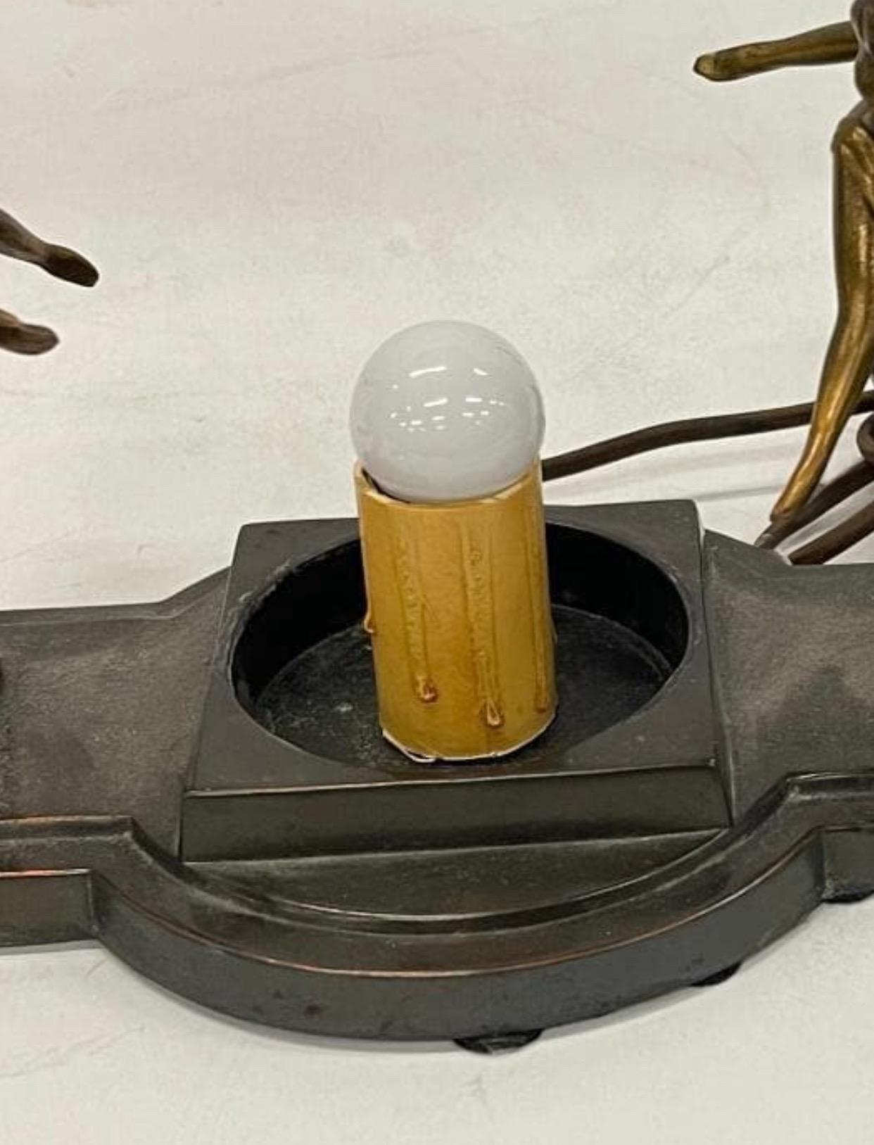 Verre mercuré Lampe de bureau Art Déco nue dansante avec globe en verre mercuré d'origine en vente