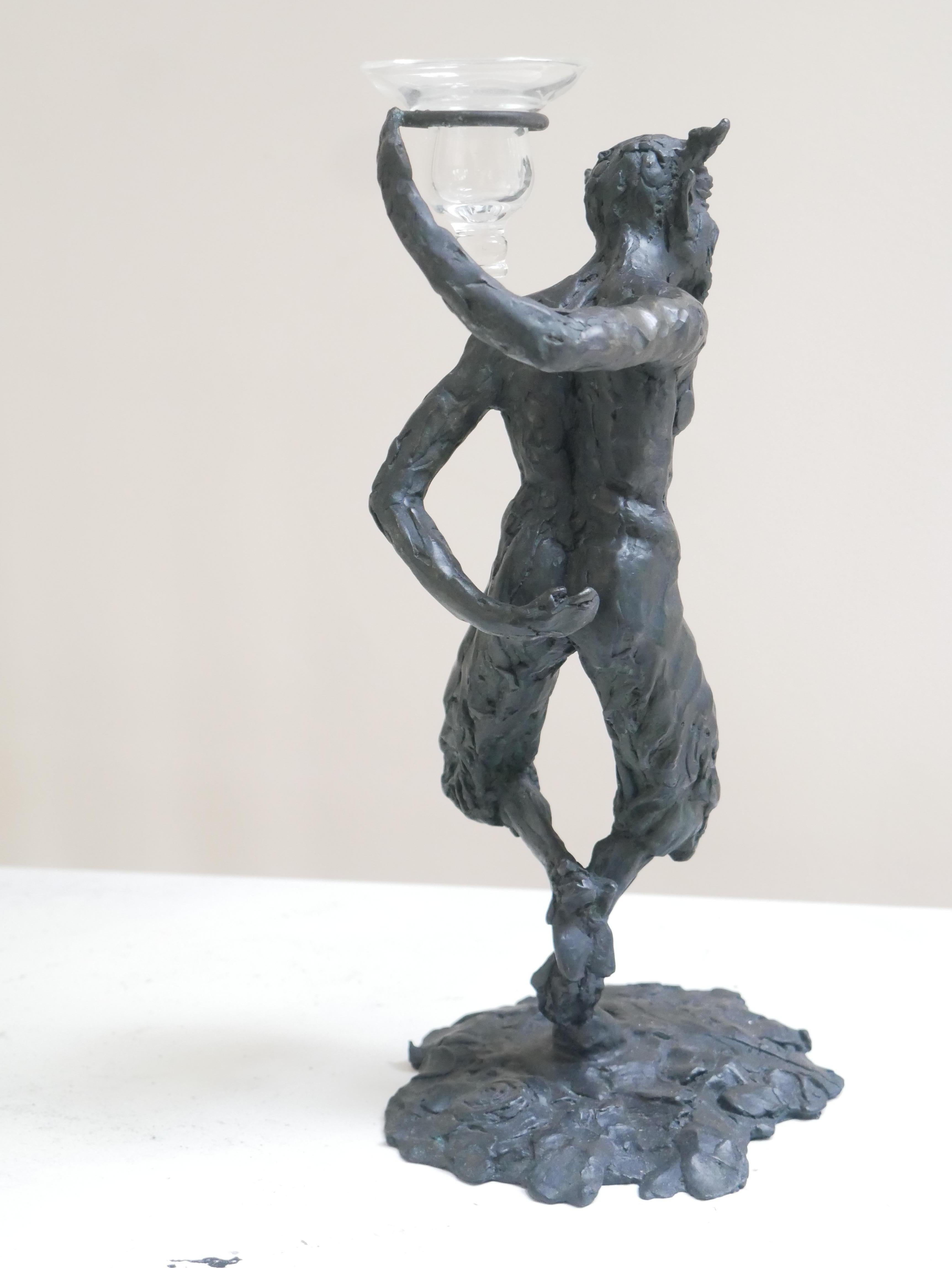 Français Porte-bougies faune dansant en bronze de Patrick Laroche en vente