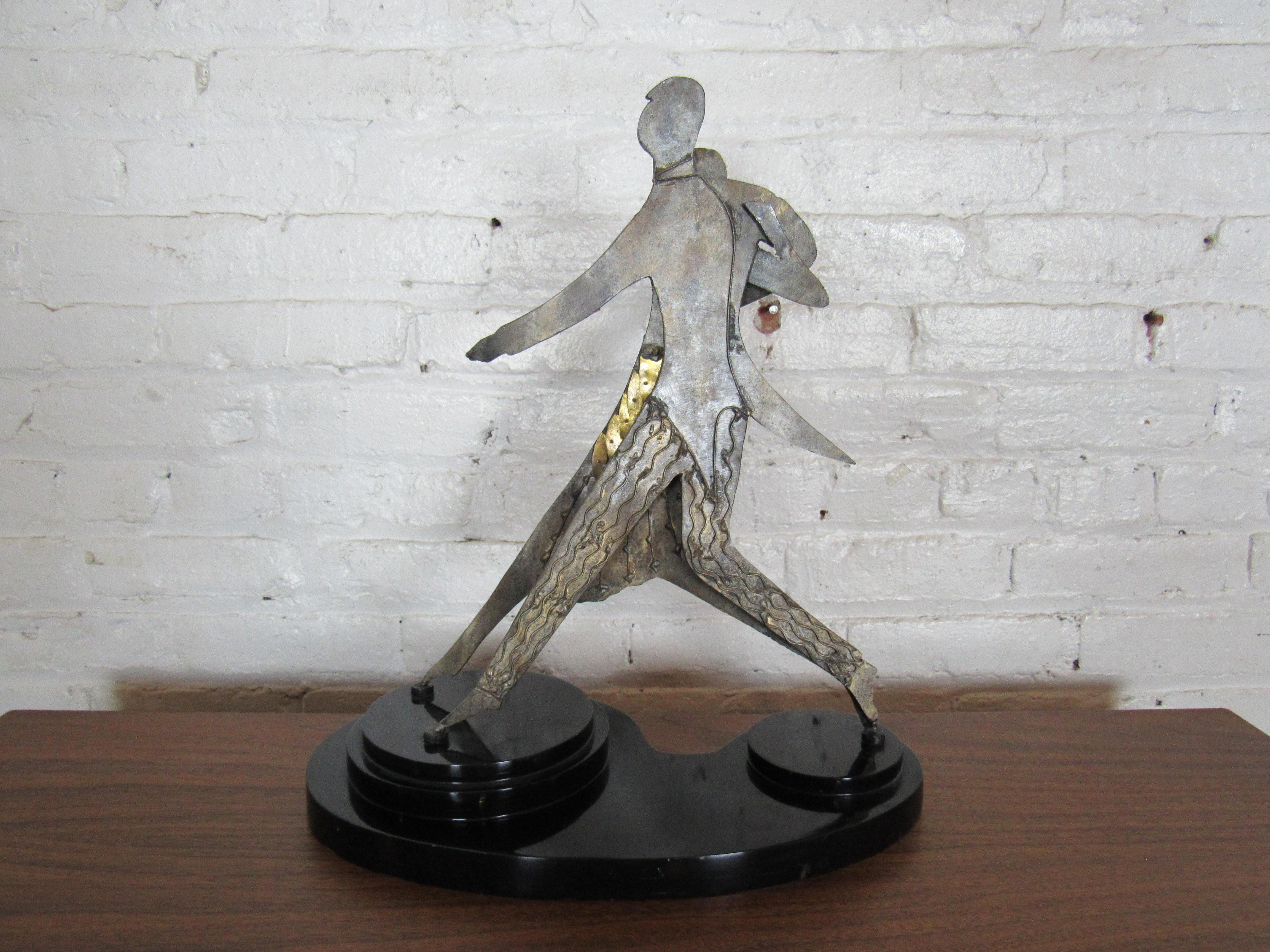 20ième siècle Sculpture - Figures de danse en vente