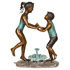 Amis dansants, groupe sculpté en bronze patiné, tubé comme une fontaine