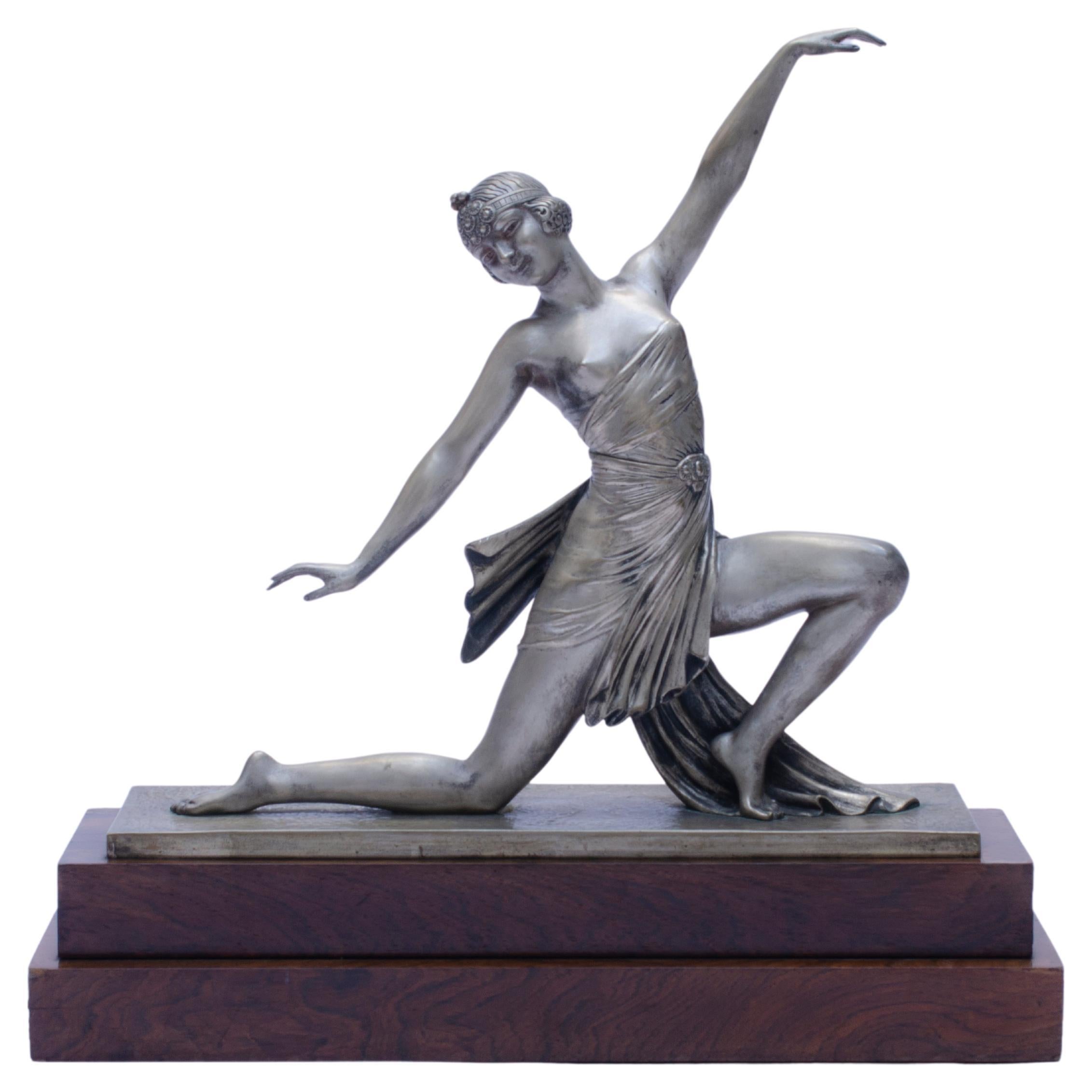 "Dancing Girl" di Joé Descomps