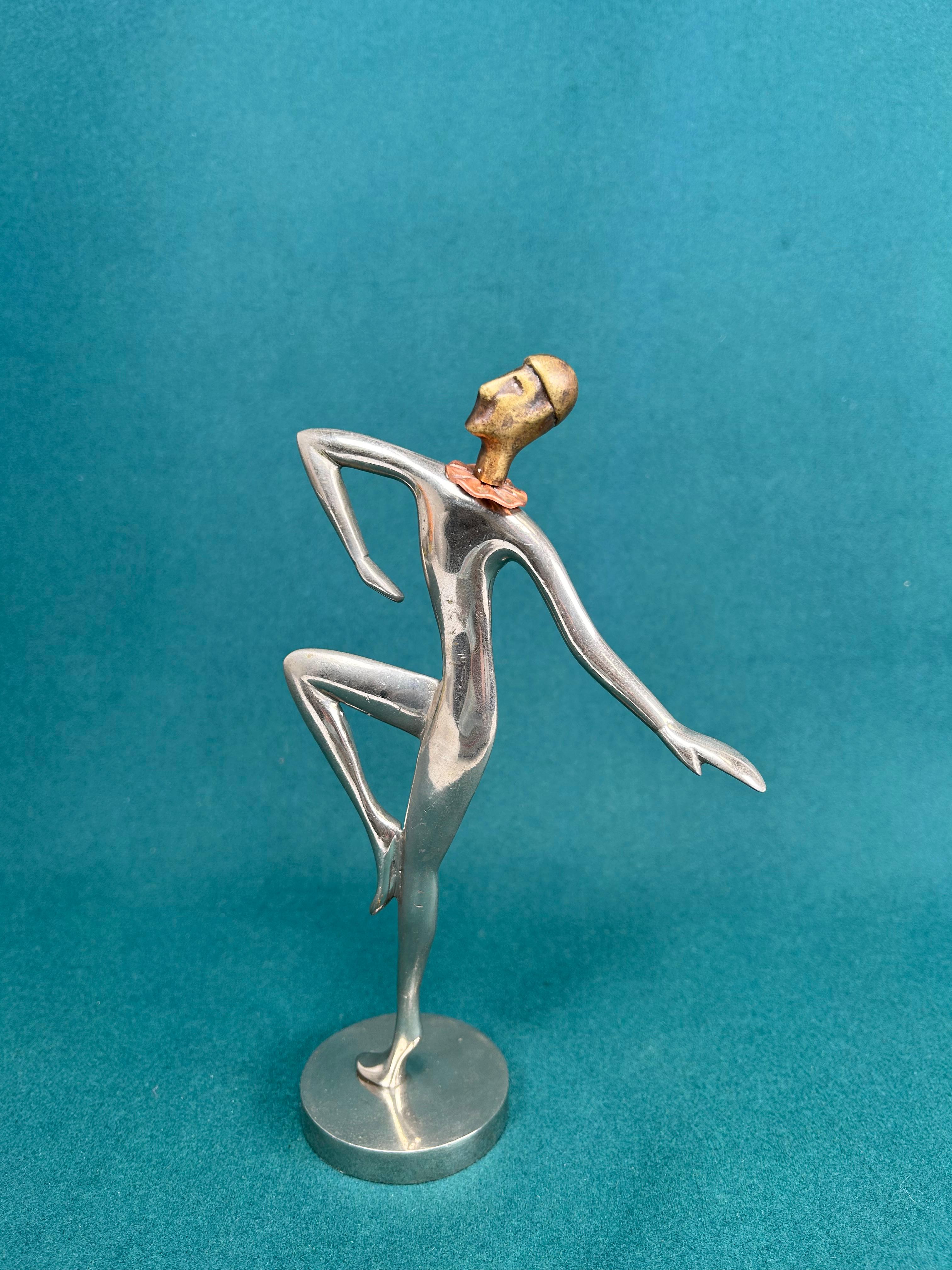 Dancing klown by Karl Hagenauaer. A wrought copper collar connects the bronze head with the metal body.