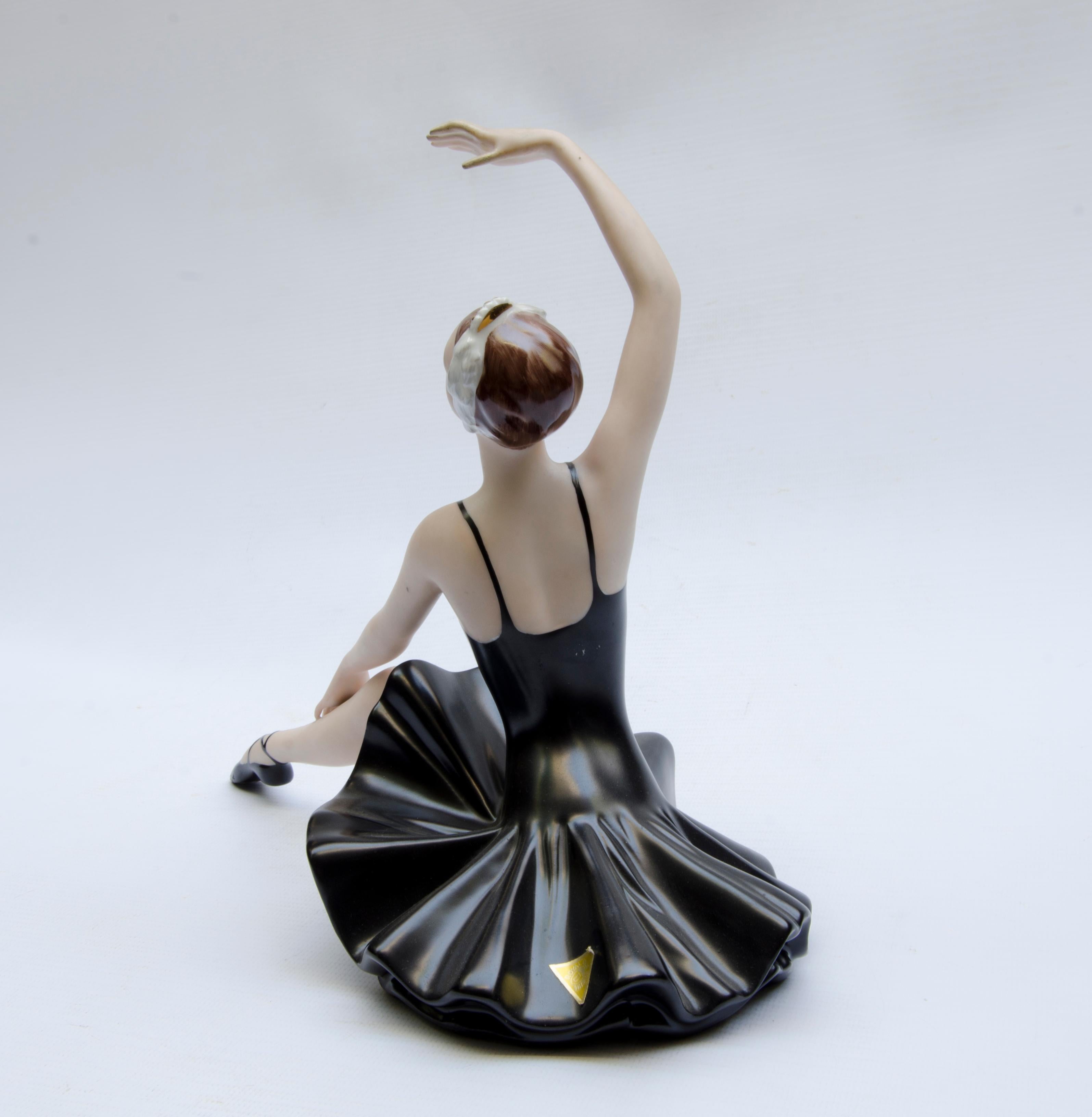 Mid-Century Modern Porcelaine « Royal Dux » dansant en vente