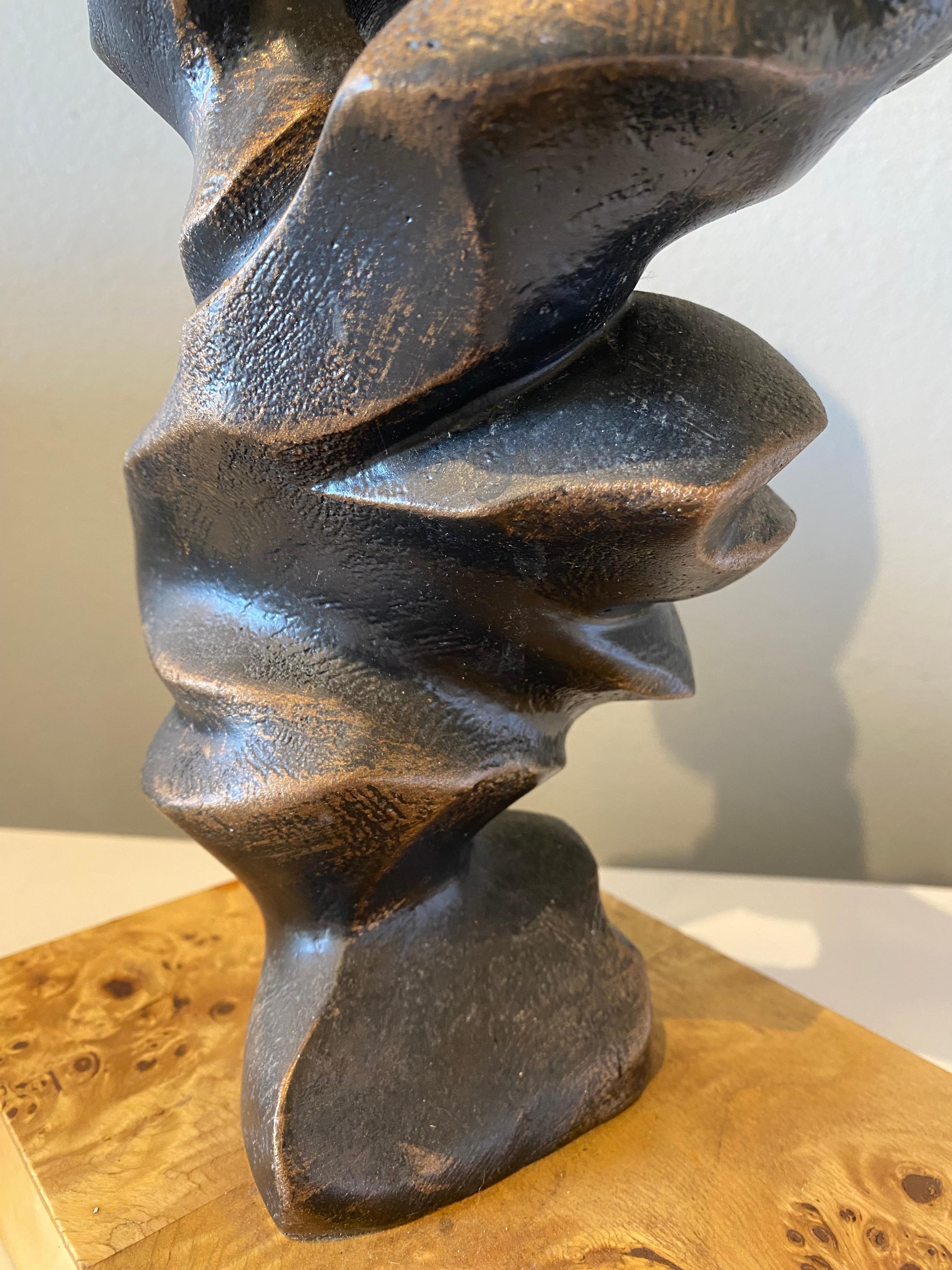 Américain Paire de sculptures de danse en résine dansant dans le style d'Umberto Boccioni en vente