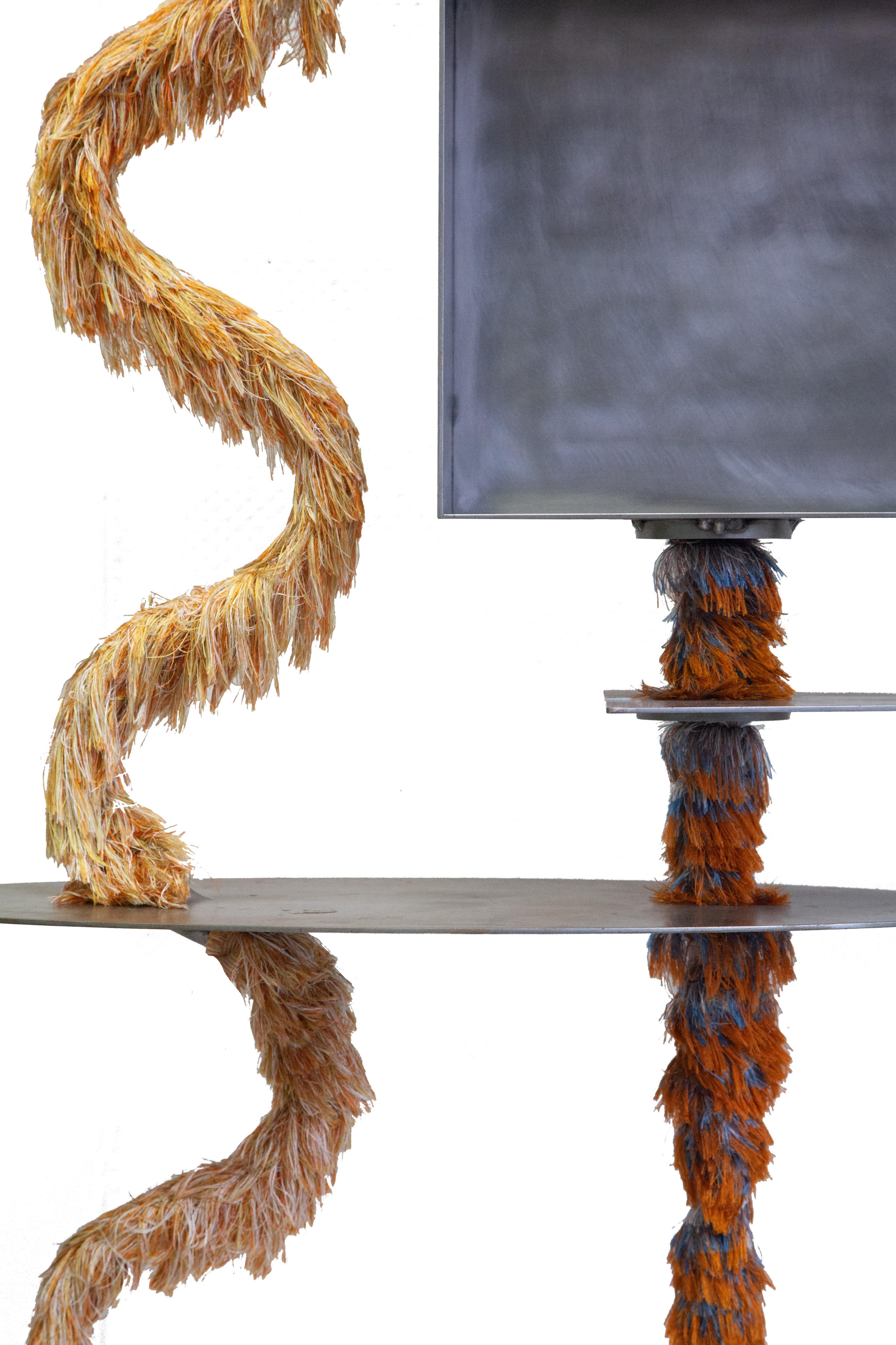 „Dancing Shelf“-Regal, gebürsteter Stahl und selvedges Manufacture Prelle im Zustand „Hervorragend“ im Angebot in PARIS, FR