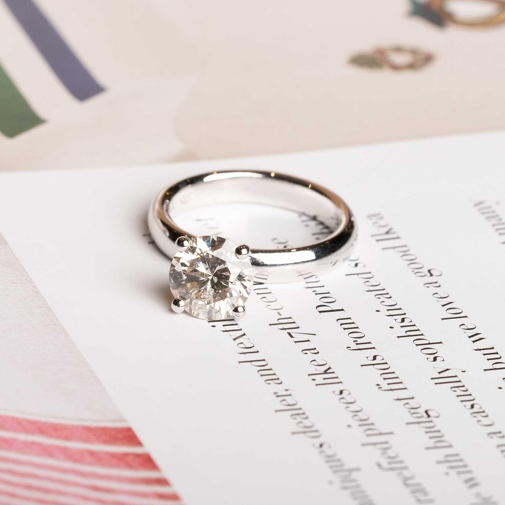 Bague solitaire dansante Unisexe en vente