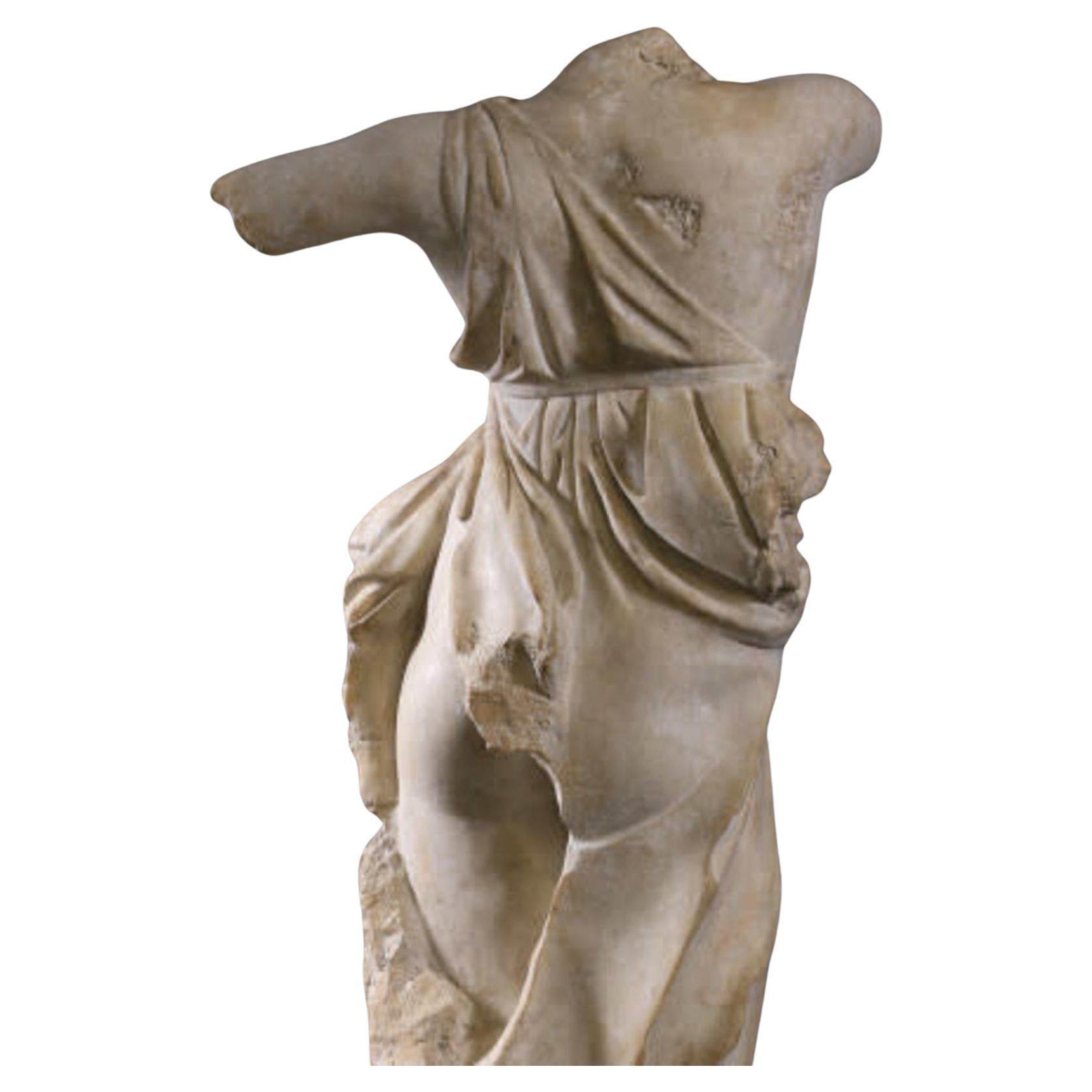 This Tivoli dancer's bust is a fragment of an original statue dating back probably to the 4th century BC and is conserved in the archeological museum of Rome.
This sumptuous, large, decorative sculpture is finely made with an elegant patina.
Sourced