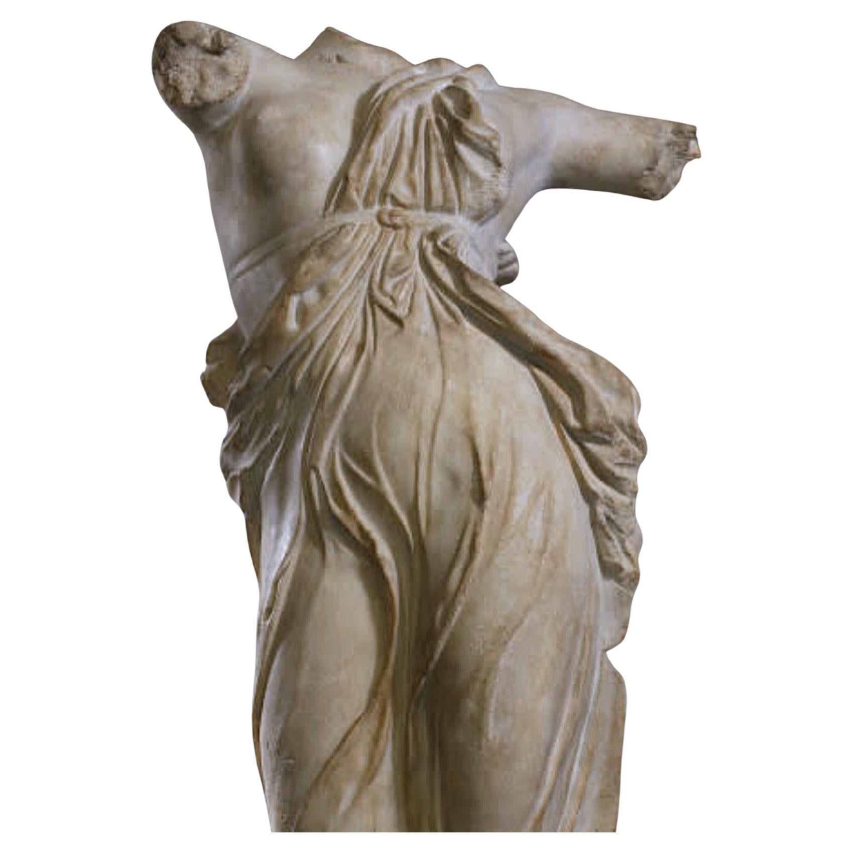 Francese Statua di dea danzante di Tivoli in vendita