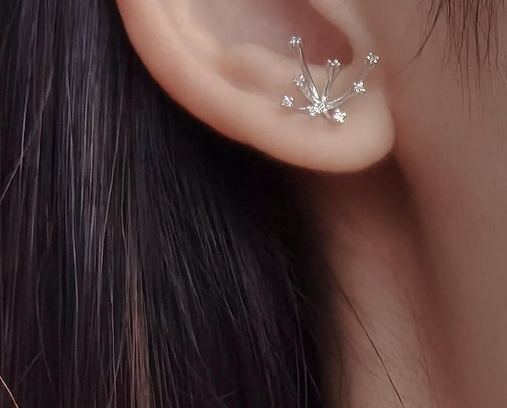 Dandelion A cluster of dandalion topaz earrings In New Condition For Sale In London, Greater London