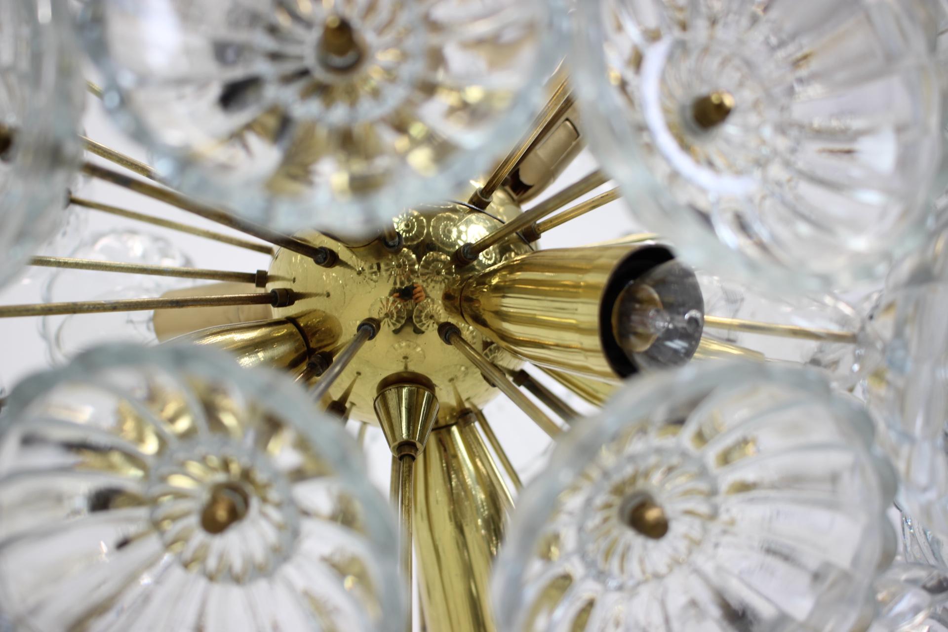 Dandelion Chandelier / Kamenický Šenov, Preciosa, 1970s In Good Condition For Sale In Praha, CZ