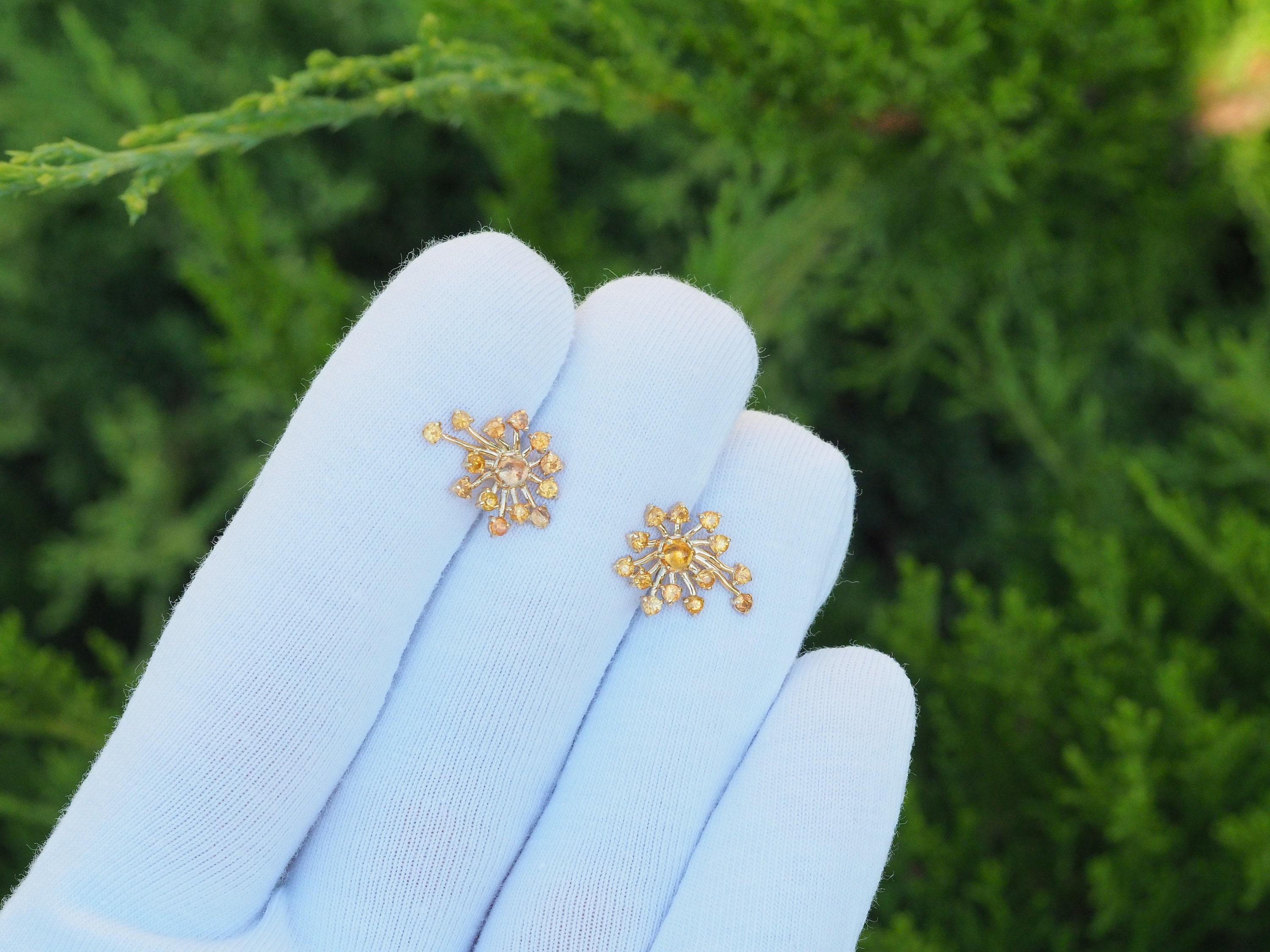 Dandelion earrings studs with sapphires In New Condition For Sale In Istanbul, TR