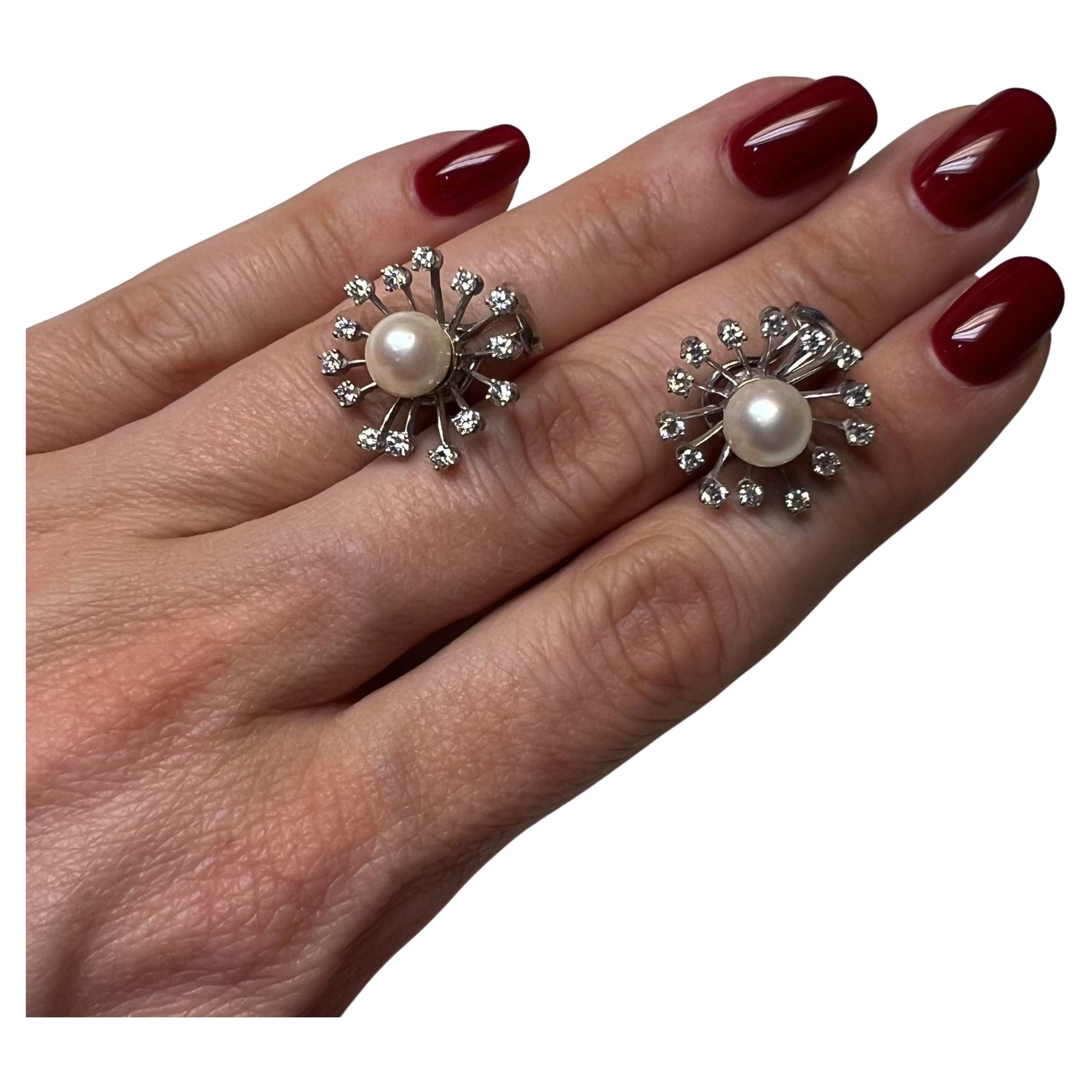 Dandelion Earrings with Cultured Pearls & Diamonds in 18 Karat White Gold In Good Condition For Sale In Lucerne, CH
