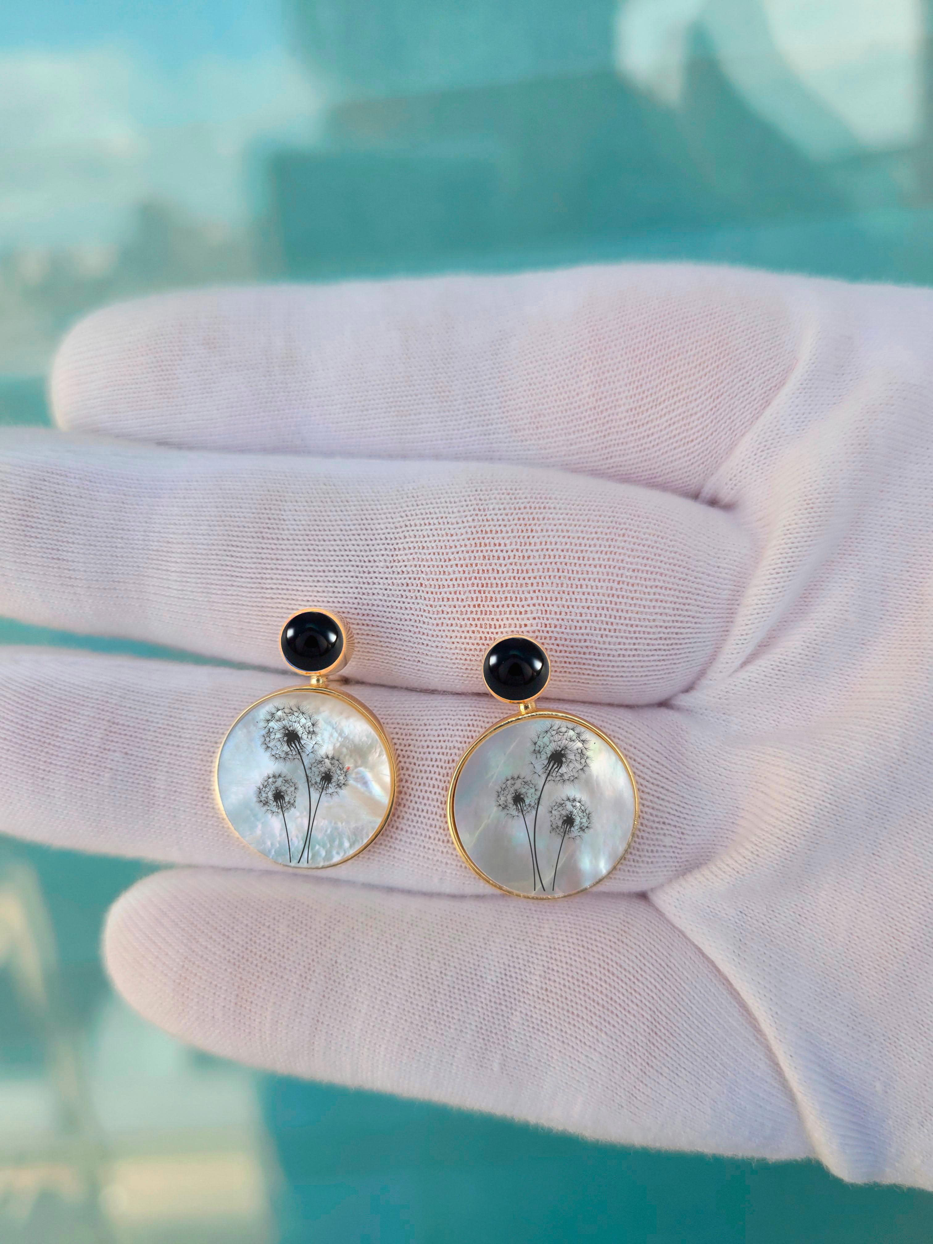 Pendientes flor de diente de león blanco y negro con ónice y madreperla en Nuevo estado para la venta en Istanbul, TR
