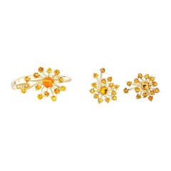 Ensemble bague, bague et boucles d'oreilles en forme de fleur avec saphirs jaunes et diamants