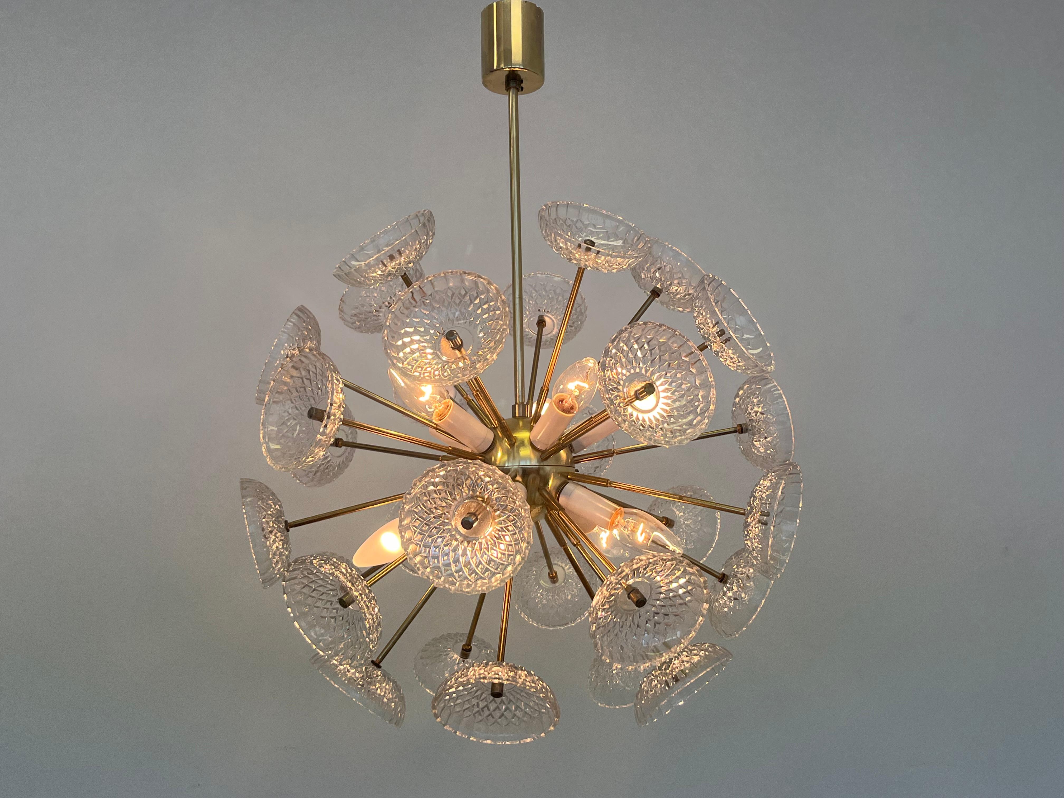 - buono stato originale senza
- Cecoslovacchia, 1960
- 10x40W, prese E14 con adattatore E12
- Compatibile con il cablaggio degli Stati Uniti.
- jr
 