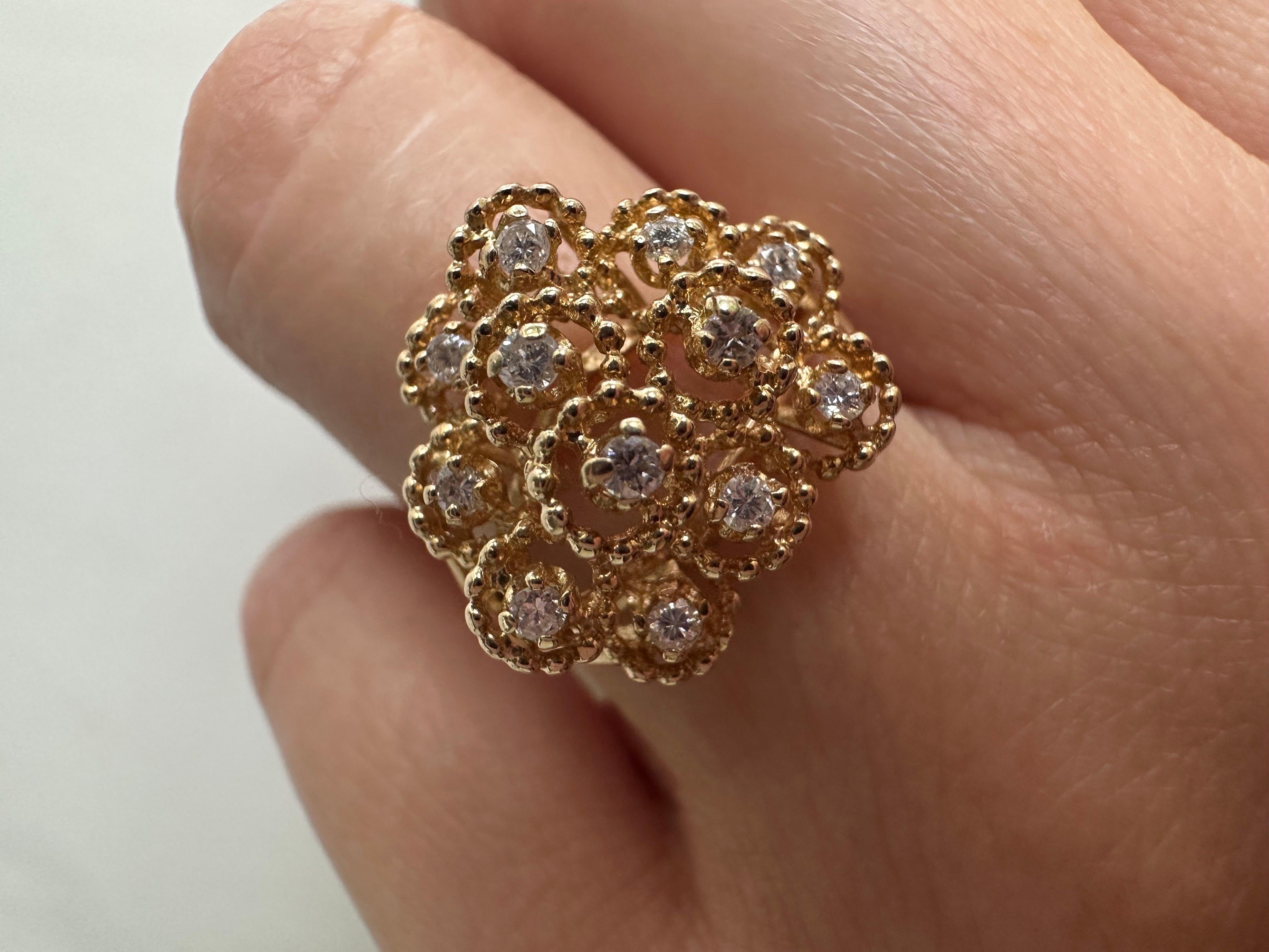 Hübscher Dandillion-Diamantring aus massivem 14KT-Gold mit funkelnden Diamanten, ein toller Ring für eine Nacht!

Metall Typ: 14KT

Natürliche(r) Diamant(en): 
Farbe: G-H
Schliff:Runder Brillant
Karat: 0,75ct
Klarheit: VS-SI (Durchschnitt)

Das