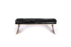 Banc Dandy Day tapissé de fourrure noire et de laiton Bronze-Patina de Kifu Paris
