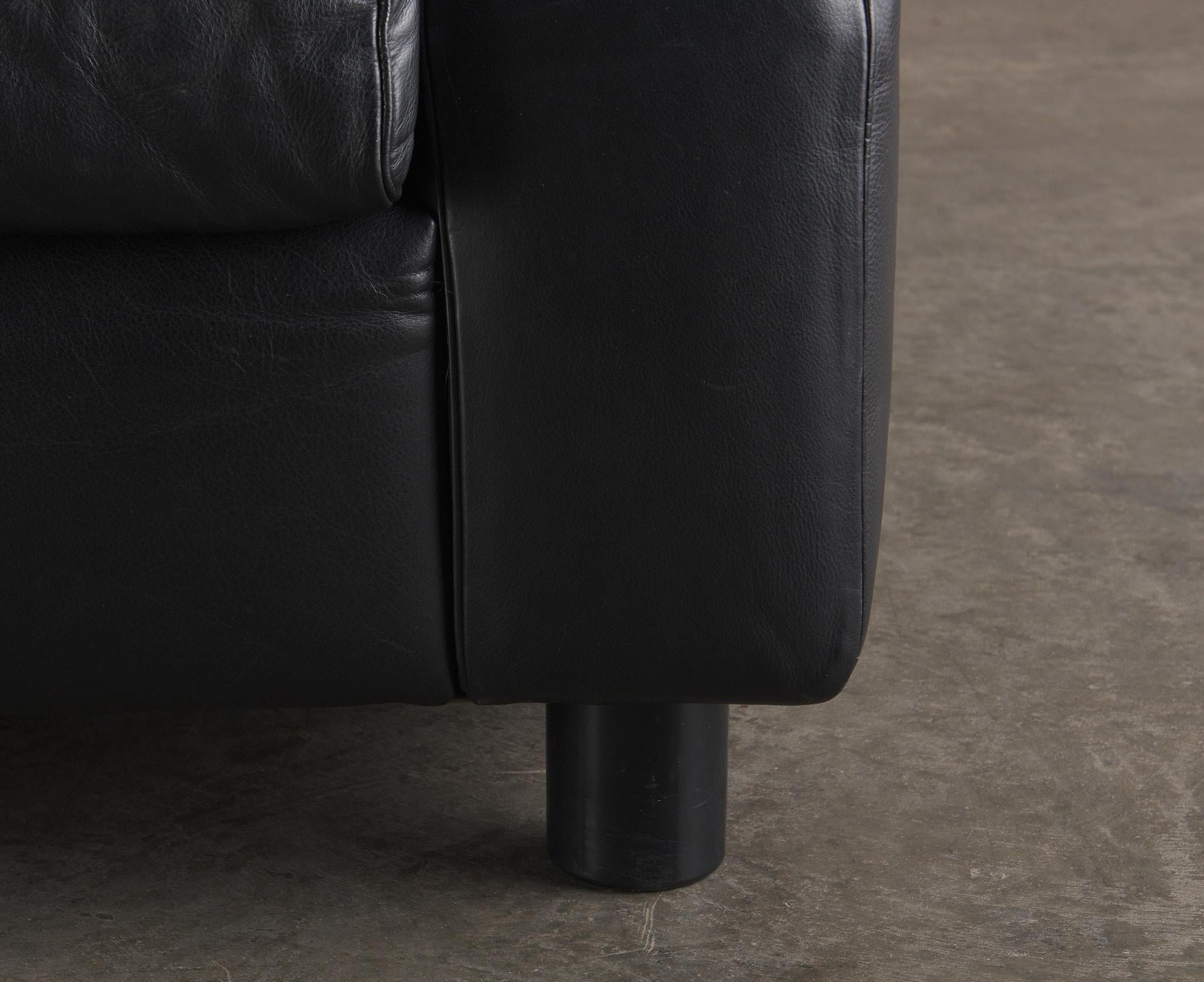 Dandy Sofa By Biagio, Tarcisio, Umberto and Emilio Mariani of The Creative Group For Sale 1