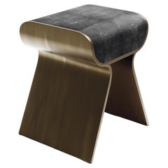 Tabouret Dandy en galuchat noir et laiton patiné par Kifu, Paris Tabouret Dandy en galuchat noir et laiton patiné par Kifu, Paris