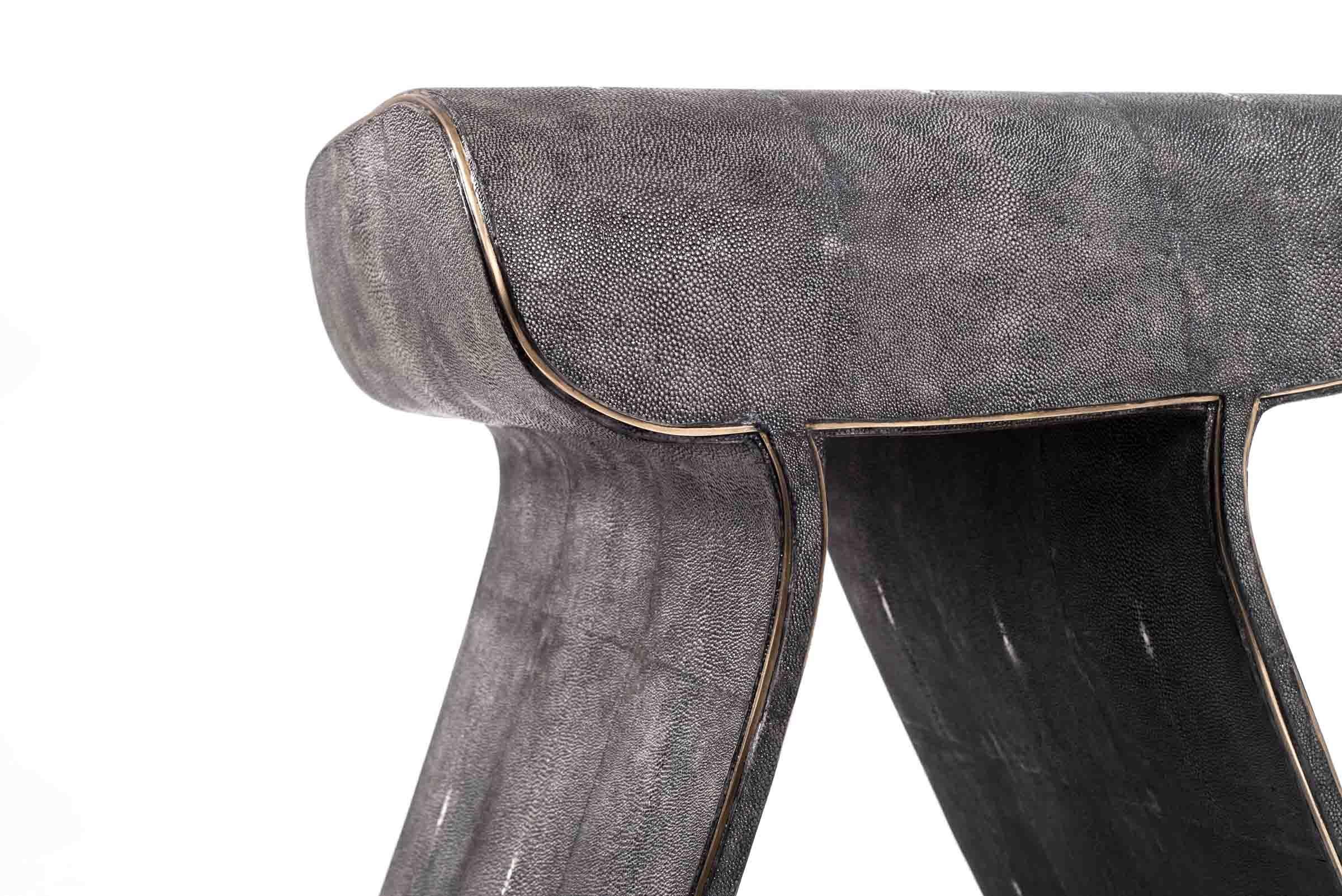 French Dandy Stool in Shagreen with Bronze-Patina Brass Details by Kifu Paris For Sale