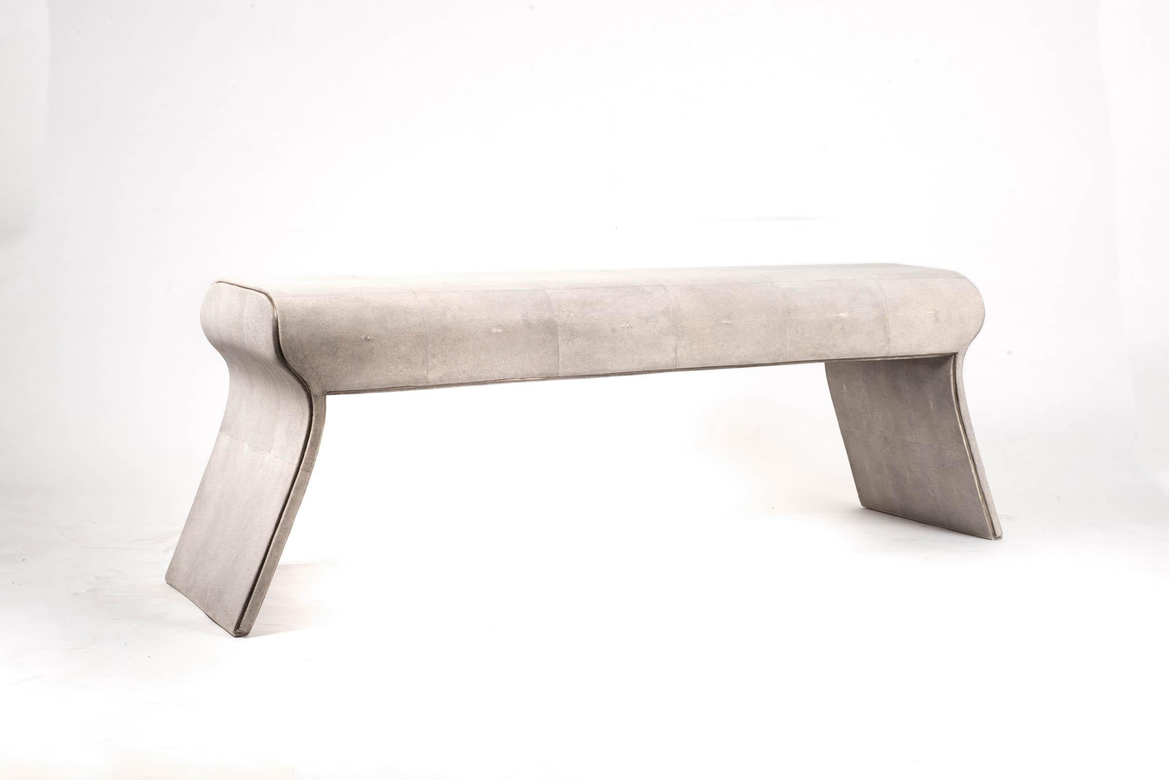 Dandy Stool in Cream Shagreen with Bronze-Patina Brass Details by Kifu, Paris For Sale 2