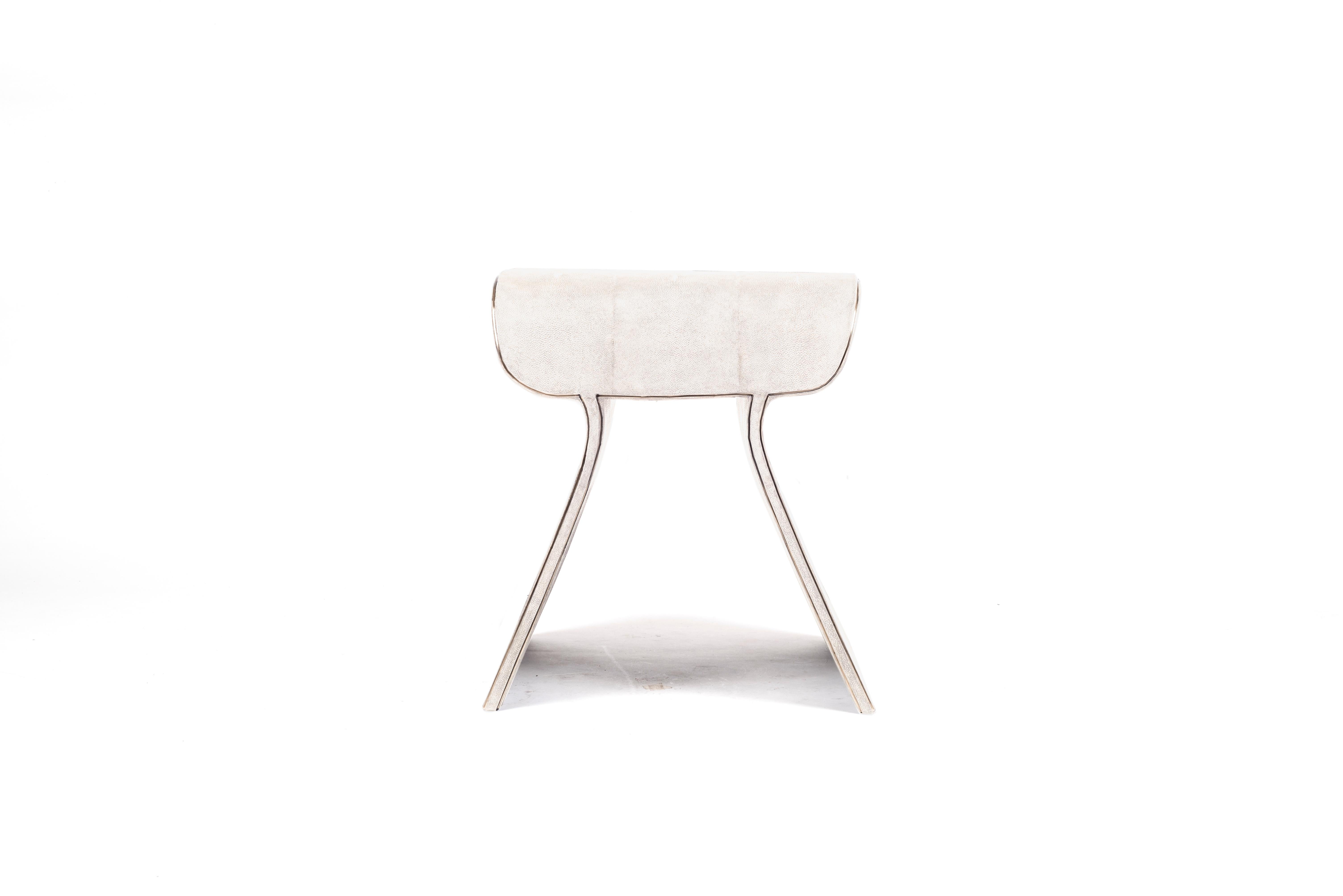 The dandy stool in cream shagreen is a chic seating piece for any space. The clean lines make it an adaptable piece and the discreet bronze-patina brass indentation details add another luxurious element. Available with metal on the side, image at