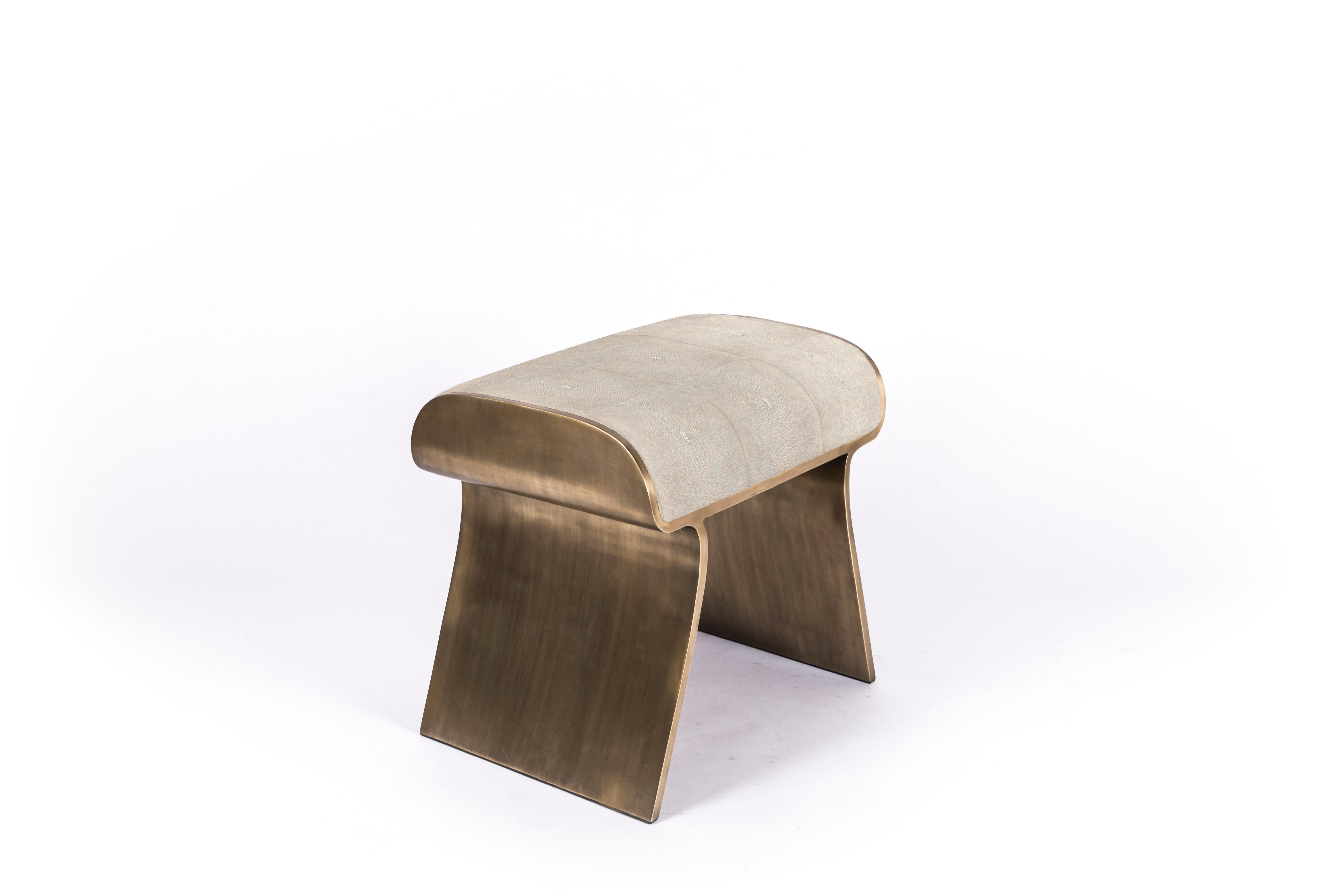 French Dandy Stool Upholstered in Cream Fur & Bronze-Patina Brass Details by Kifu Paris For Sale