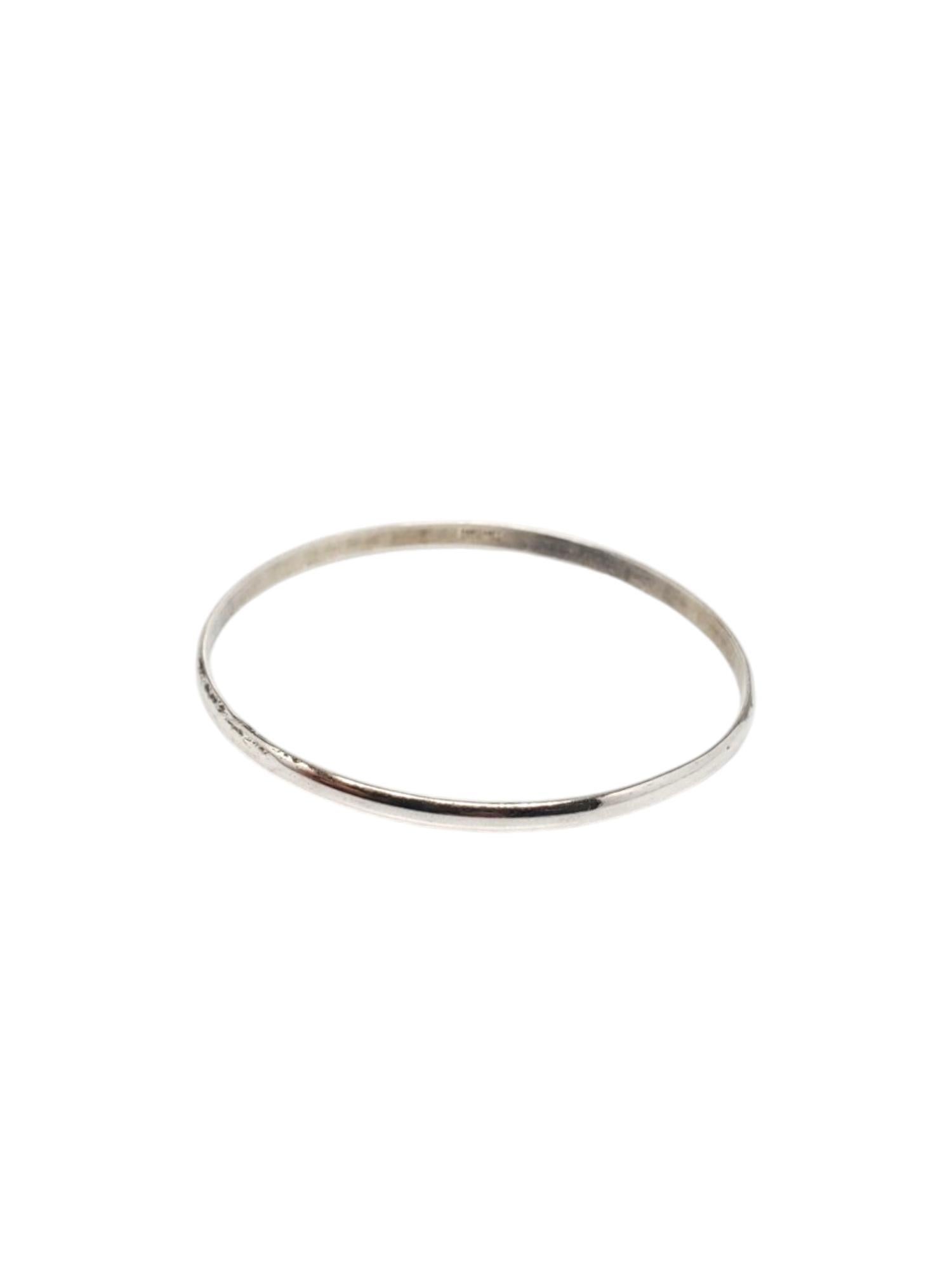 DANECRAFT Sterling Silver Bangle Bracelet-

This vintage bangle bracelet by DANECRAFT is crafted in sterling silver.

Size: 8 in.

4mm thick

Stamped: DANECRAFT STERLING

Weight: 6.5 dwt / 10.2 gr.

Very good condition, professionally