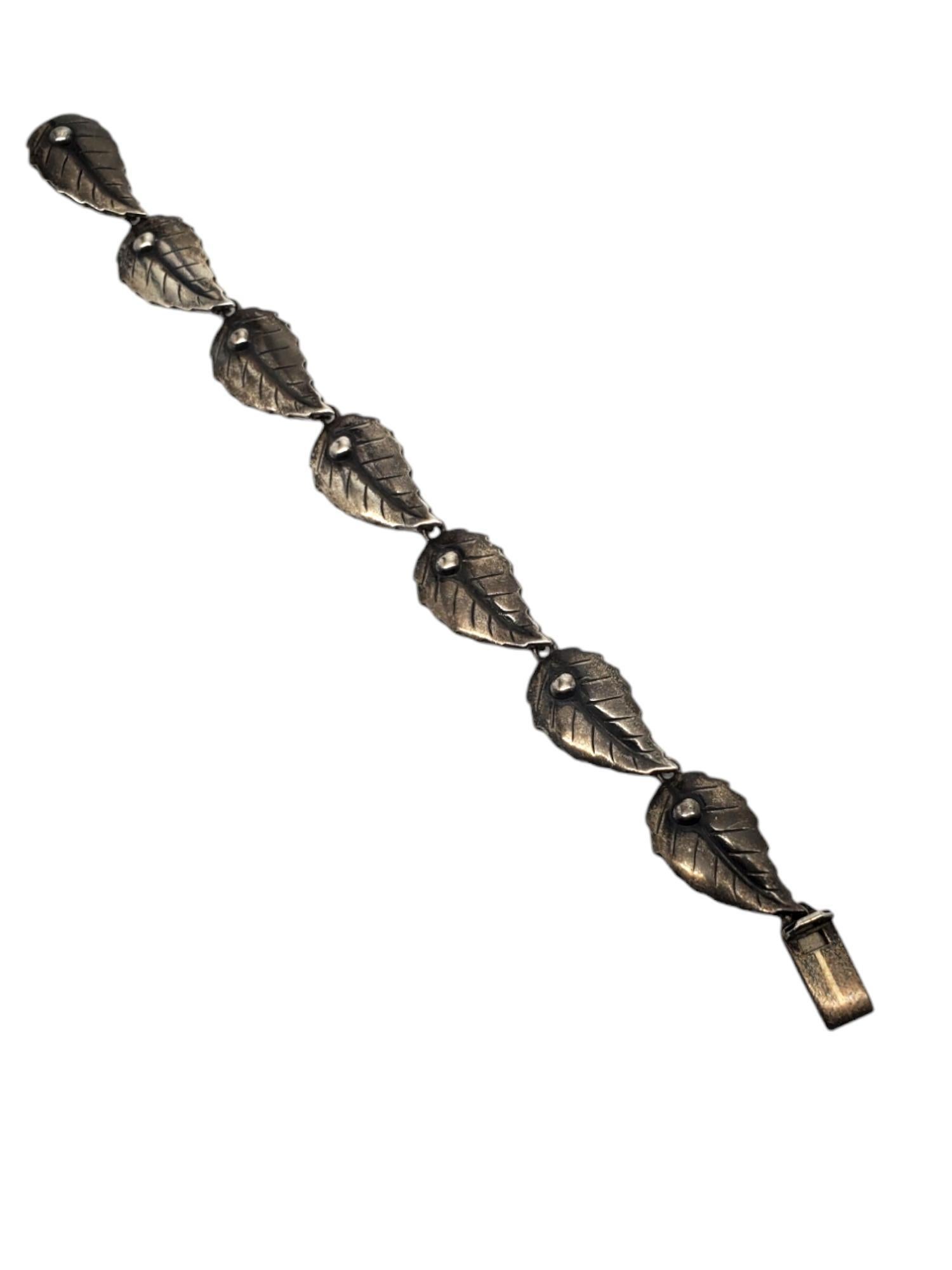 Danecraft Sterling Silver Carved Leaf Link Bracelet #19221 In Good Condition For Sale In Washington Depot, CT