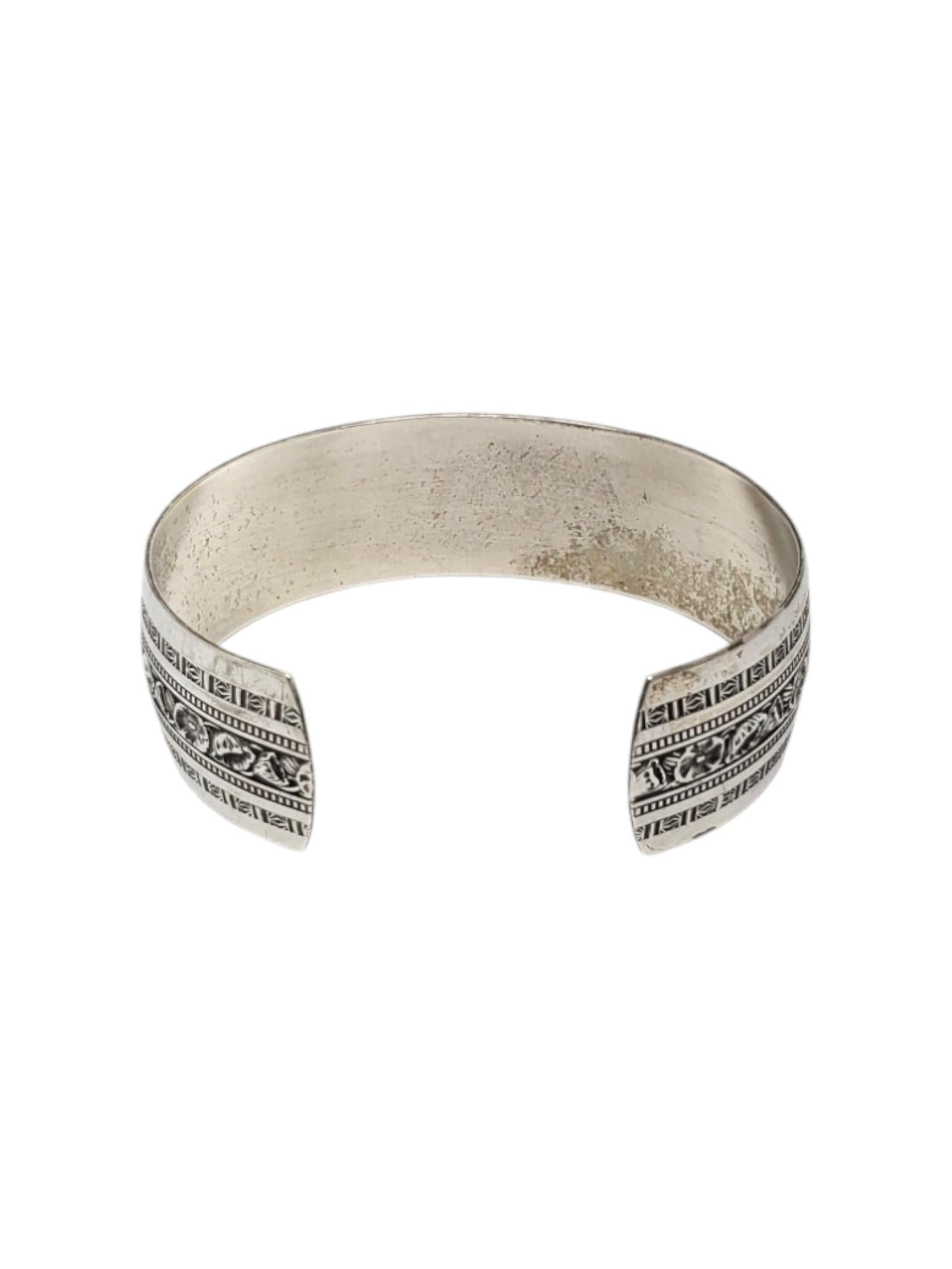 DANECRAFT Sterling Silber Floral Manschette Armband-

Dieses einzigartige breite Manschettenarmband zeichnet sich durch ein florales Design aus, das sorgfältig aus Sterlingsilber gefertigt wurde.

Größe: 6 Zoll.

Gestempelt: DANECRAFT