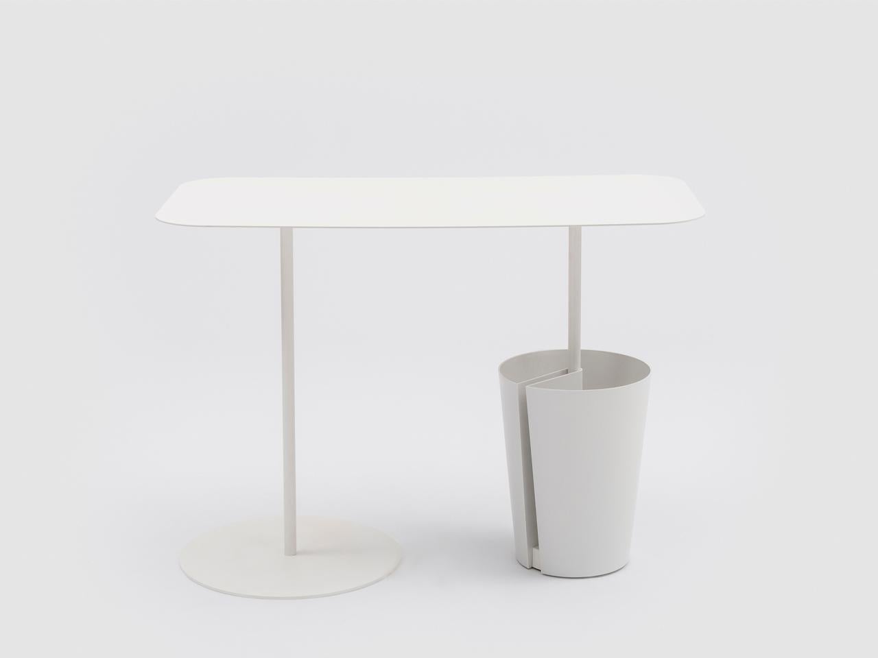 Bincan desk is part of the Bincan collection, which was designed for the work place and can be adapted to any type of office or work space. The minimal structure in powder-coated metal can be integrated with the Itka led lamp with USB socket and