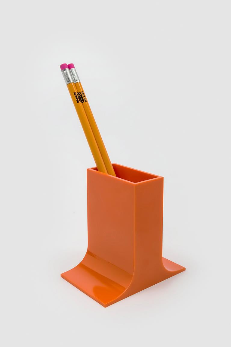 Danese Milano Lampedusa, orangefarbener Bleistifthalter aus Melamine von Enzo Mari (Moderne) im Angebot