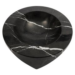 Posacenere Paros D1 di Danese Milano in marmo Black Marquina di Enzo Mari