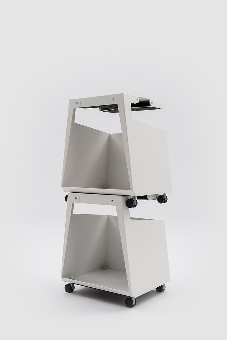 Smith is a multifunctional item of furniture made of powder-coated sheet metal. It is the epitome of flexibility and can be used as small cabinet in the office, as a low table, a bookcase or a stool. The piece can be hung from the side of a desk or