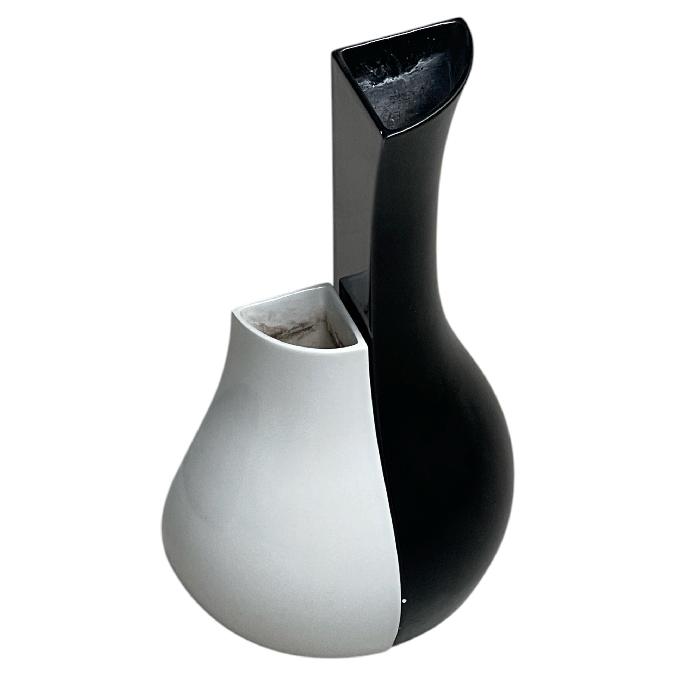 Vases en céramique « Vasovasi » de Danese Milano, noir et blanc, portant une marque sur le fond