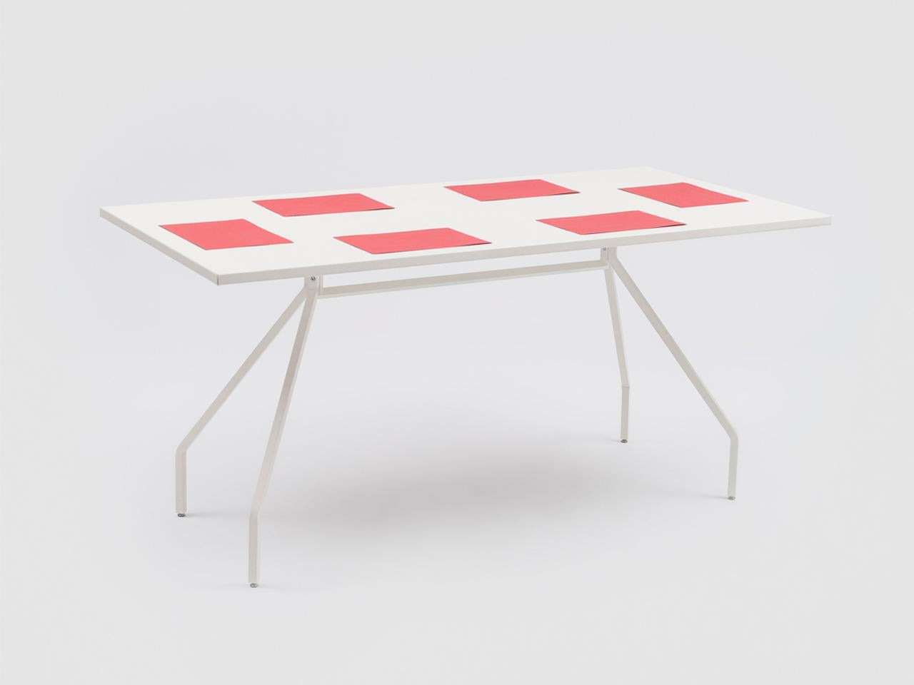 x&Y is a series of lively and dynamic tables. The structure is in either powder-coated or galvanized metal while the top, which can be either round, square or rectangular, is available both in painted pre-galvanized sheet metal and polished pine.