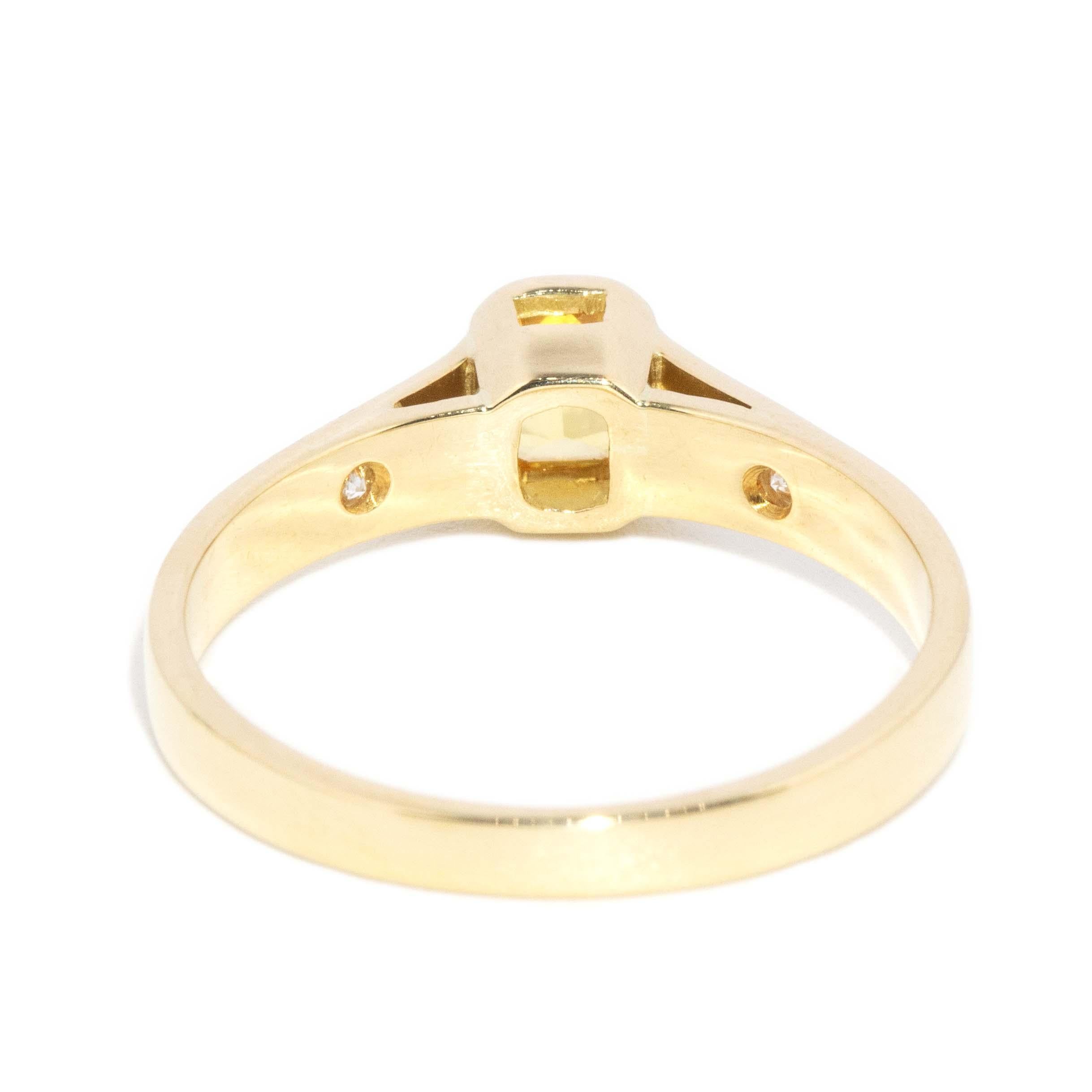 Danette Circa 1970s Yellow Sapphire & Diamond Ring 18 Carat Yellow Gold en venta 4