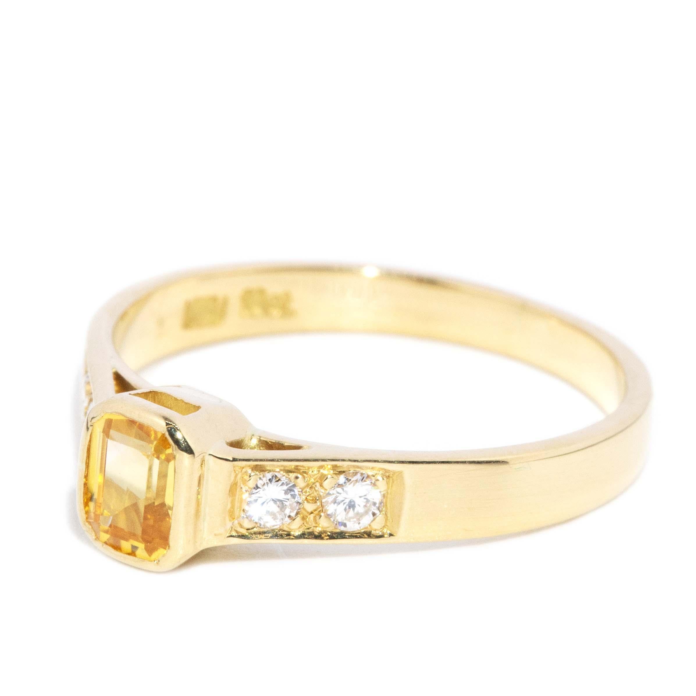 Danette Circa 1970s Yellow Sapphire & Diamond Ring 18 Carat Yellow Gold en Bueno estado para la venta en Hamilton, AU