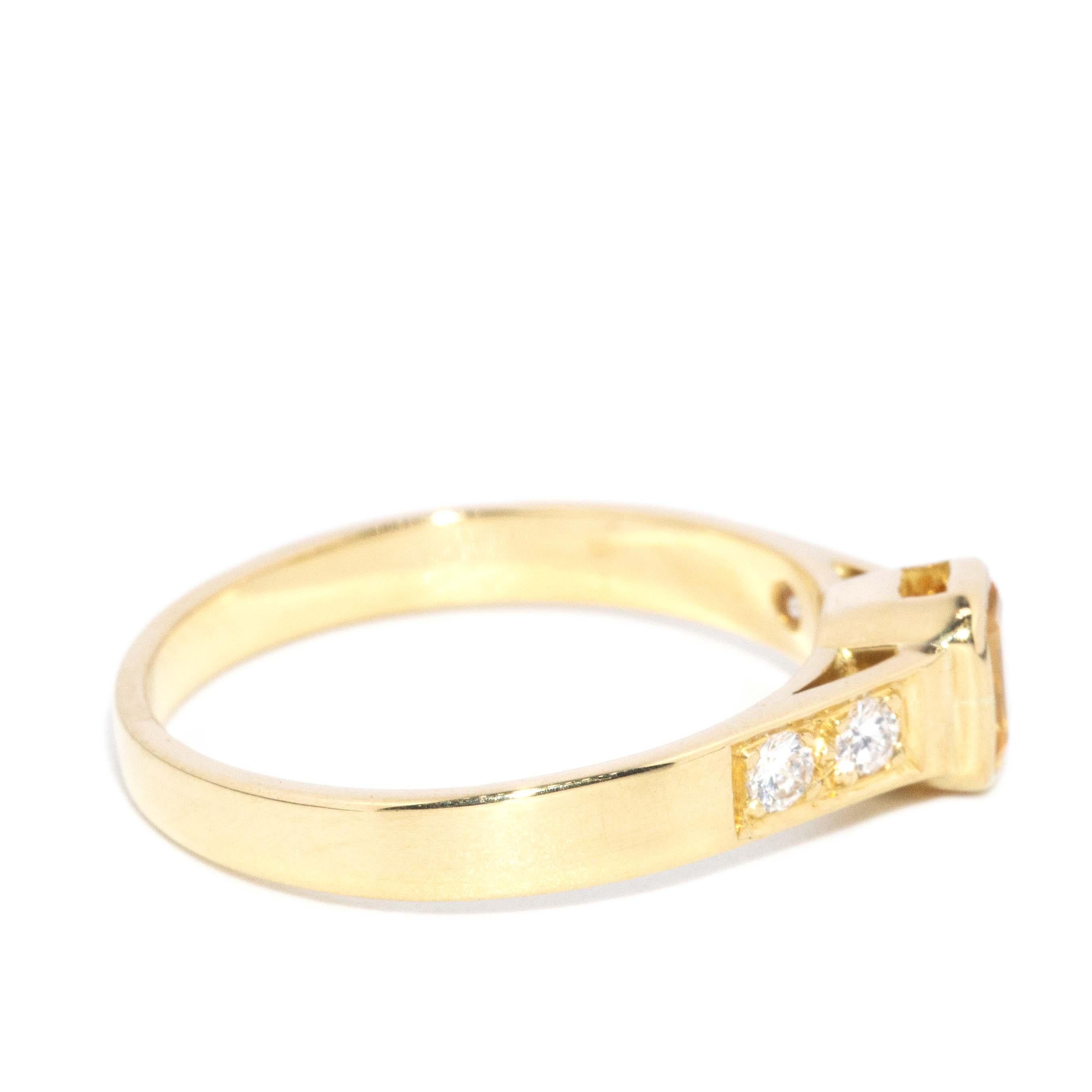 Danette Circa 1970s Yellow Sapphire & Diamond Ring 18 Carat Yellow Gold en venta 2
