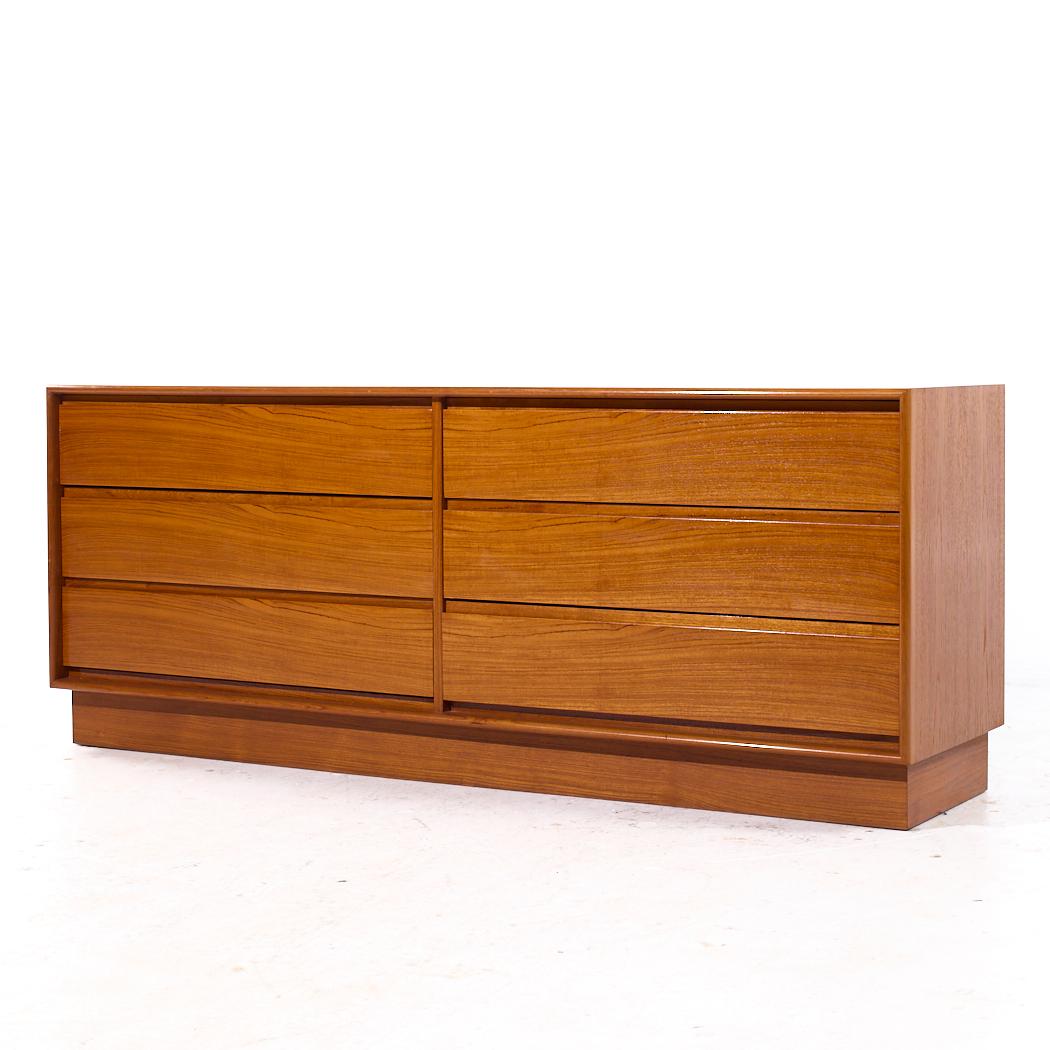 Mid-Century moderno Danflex - Comò a 6 cassetti in teak danese del Medioevo in vendita