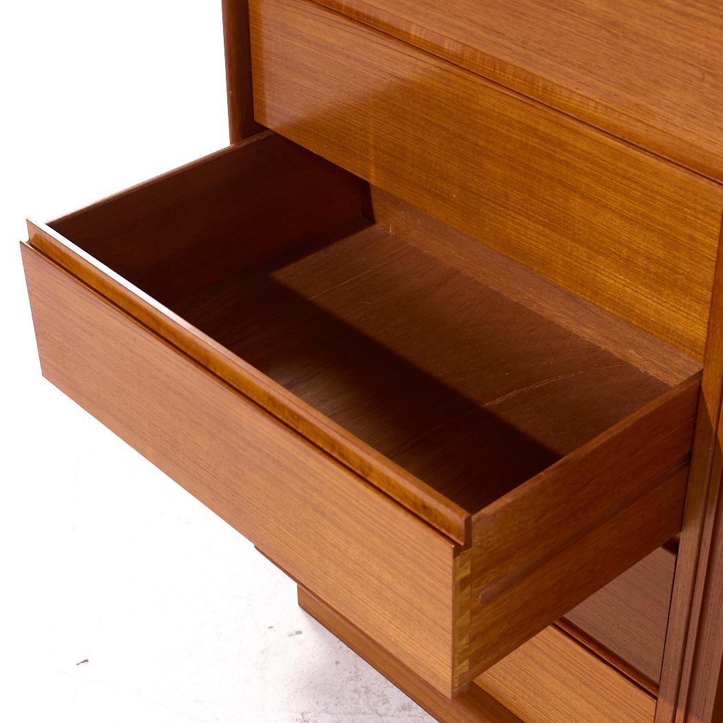 Danflex Armadio Highboy con porta a tamburo in teak della metà del secolo scorso in vendita 3