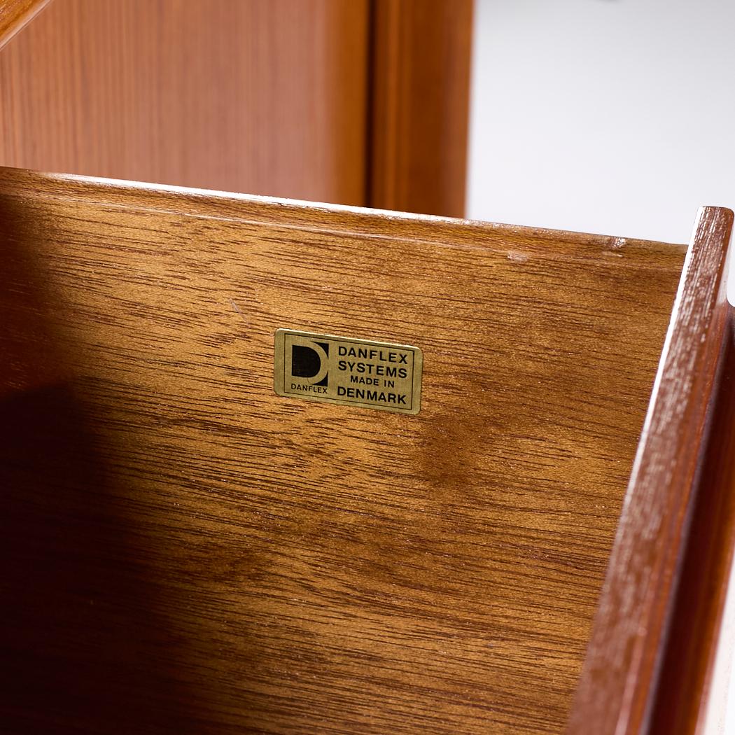 Danflex Armadio Highboy con porta a tamburo in teak della metà del secolo scorso in vendita 4