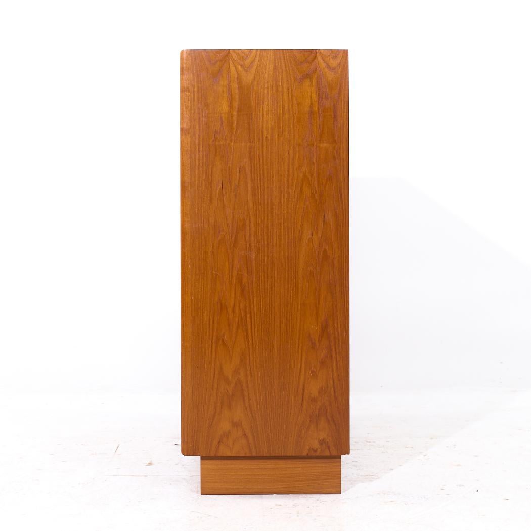 Danflex Armadio Highboy con porta a tamburo in teak della metà del secolo scorso In condizioni buone in vendita a Countryside, IL