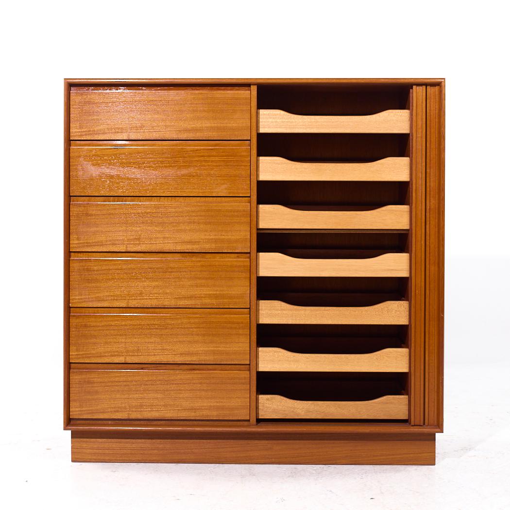 Fine XX secolo Danflex Armadio Highboy con porta a tamburo in teak della metà del secolo scorso in vendita