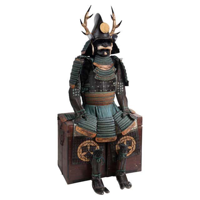 Go-Mai Uchidashi Dō Tosei Gusoku Samurai Armor Decorated with an ...