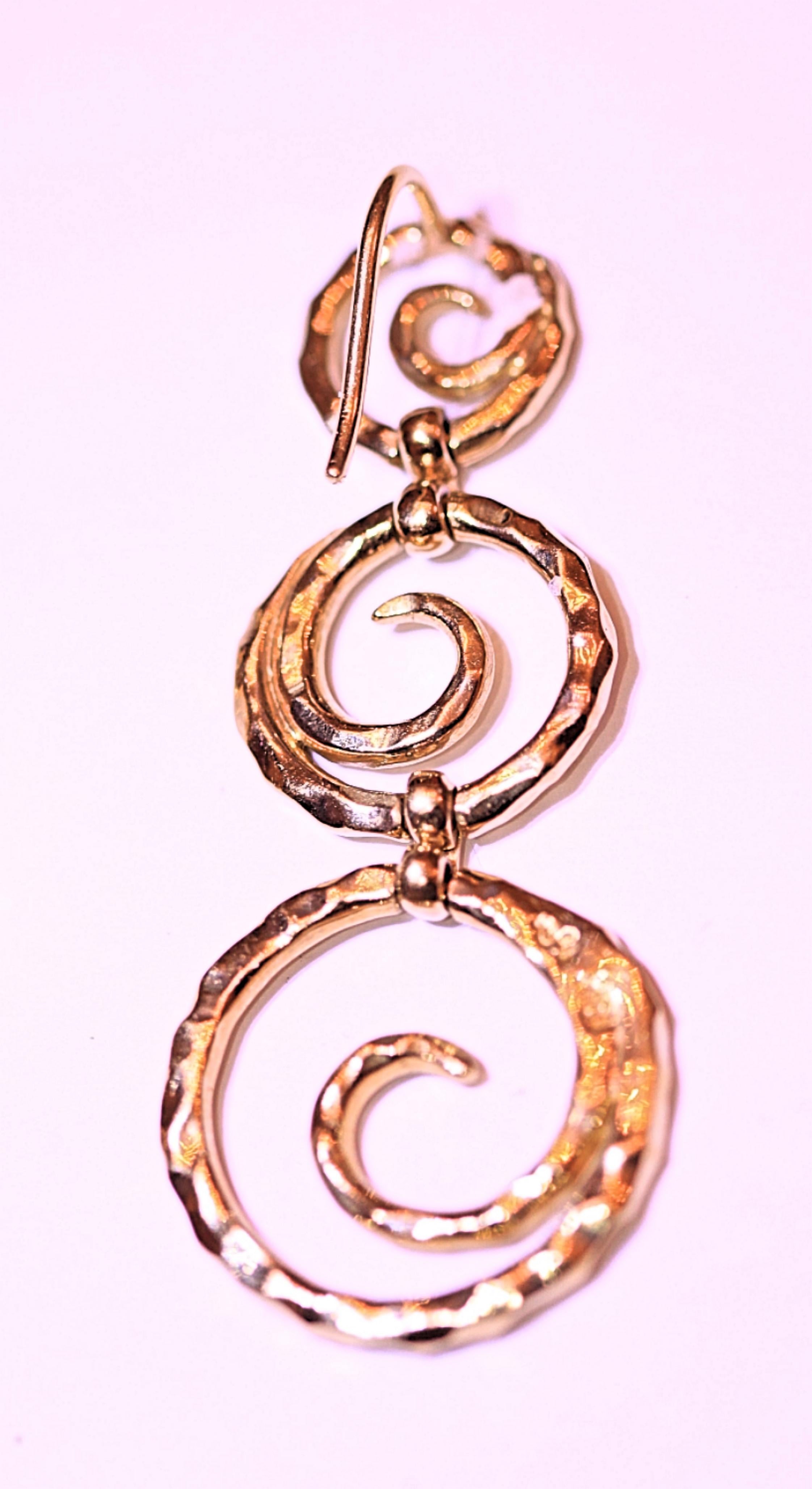 Dangle 18 Karat Yellow Gold Earrings by Sal Praschnik In New Condition For Sale In Melbourne, FL
