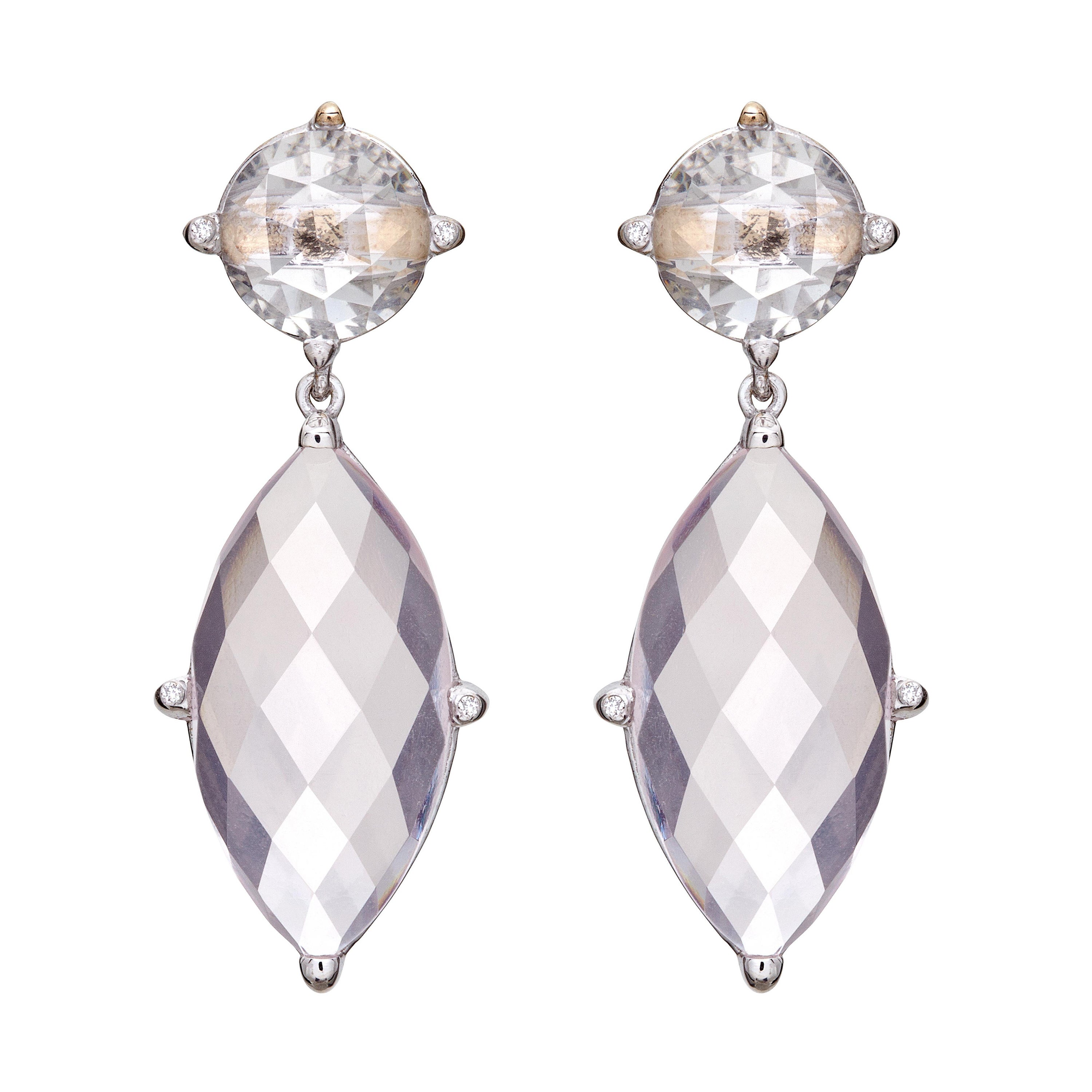 Boucles d'oreilles pendantes et scintillantes en or blanc 18 carats avec quartz royal et diamants en vente