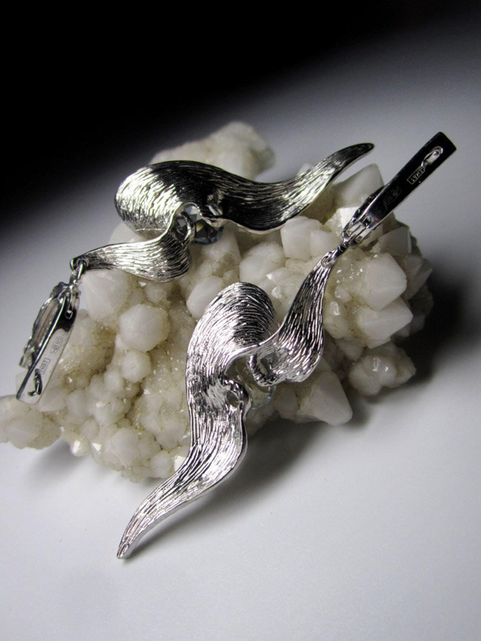 Artiste Pendants d'oreilles aigue-marine en argent Gem Report Classic en forme d'ailes en béryl bleu ovale en vente